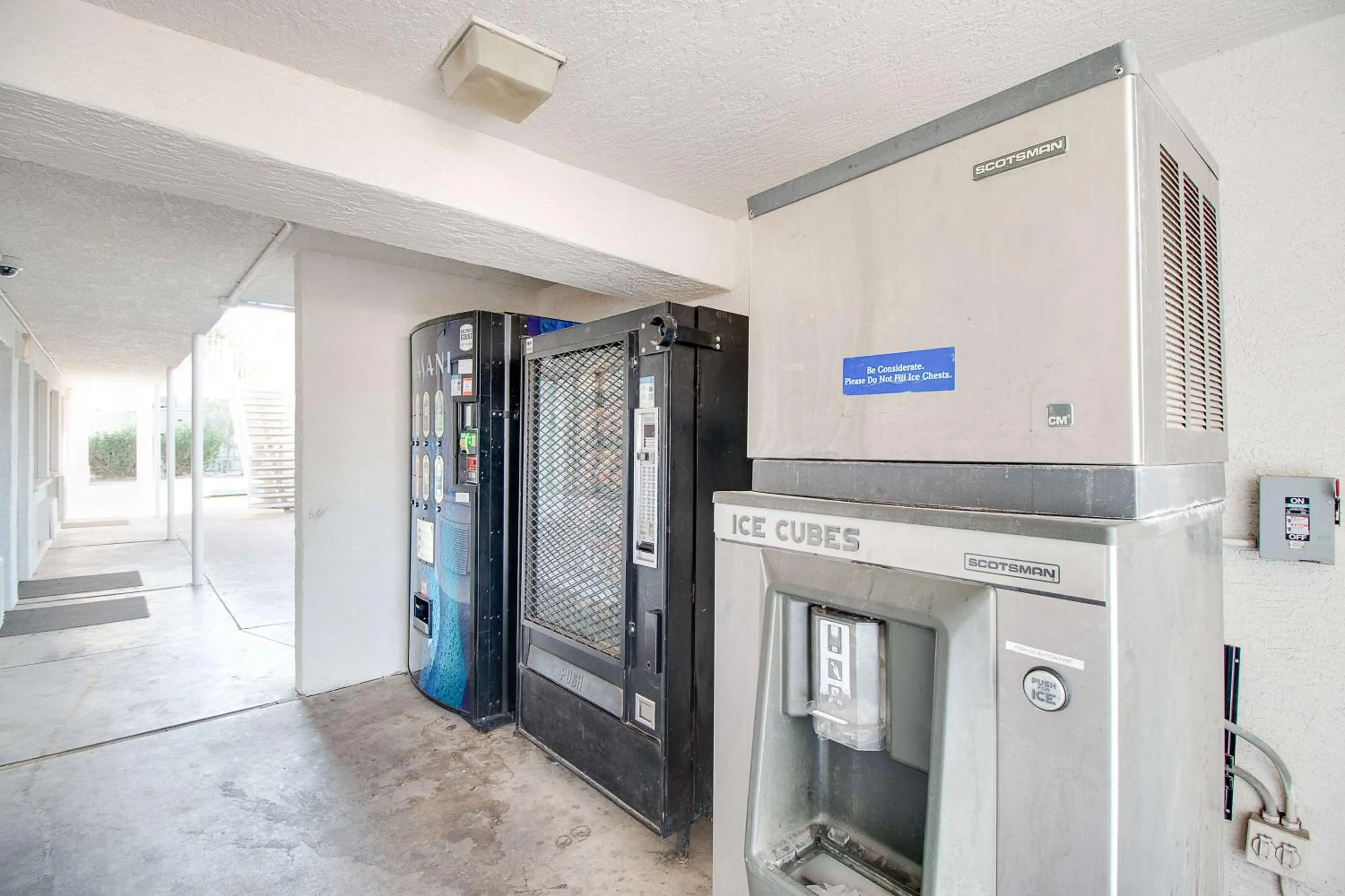 Property building in Motel 6-Phoenix, AZ - East