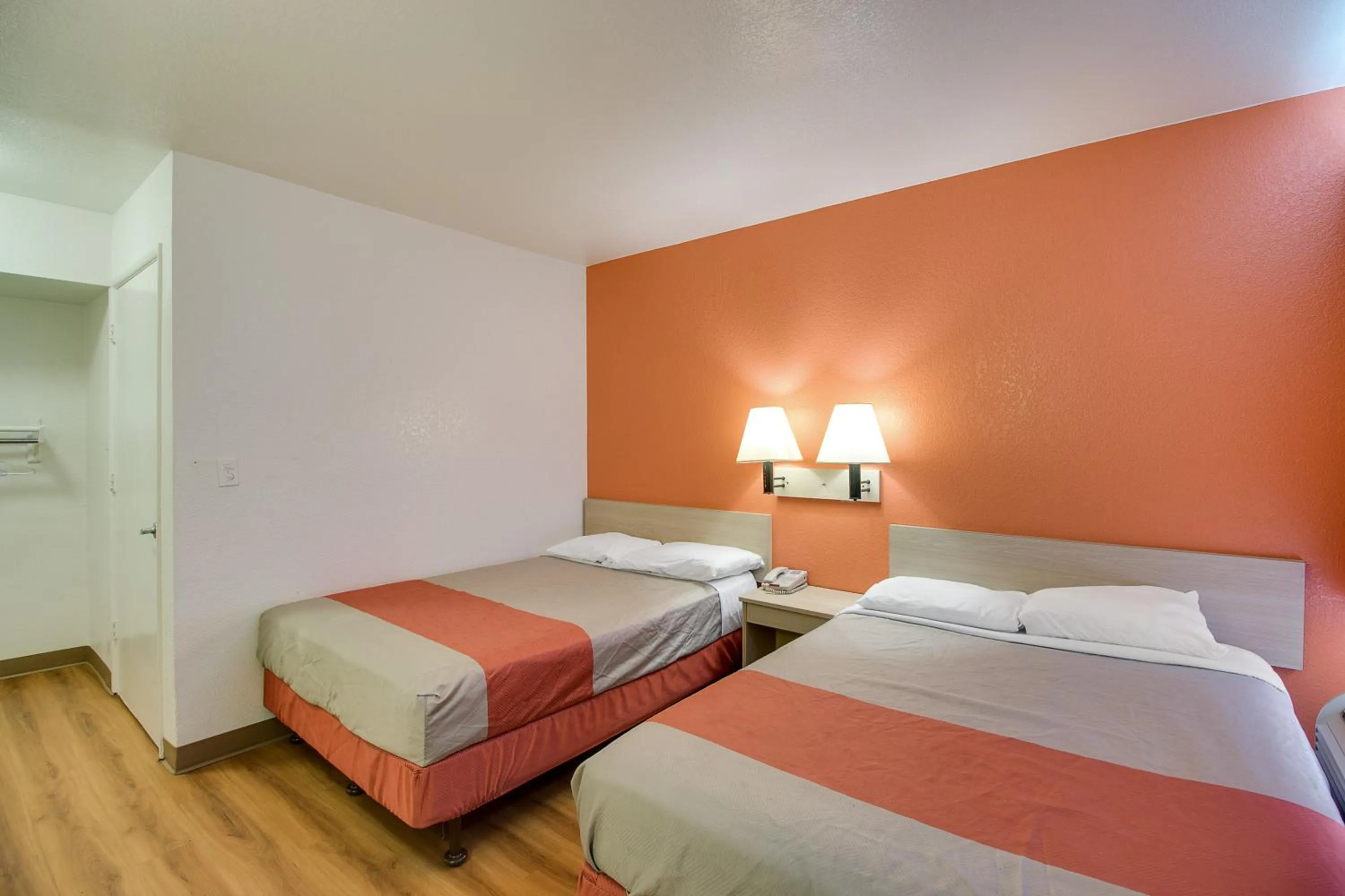 Bedroom, Bed in Motel 6-Phoenix, AZ - East