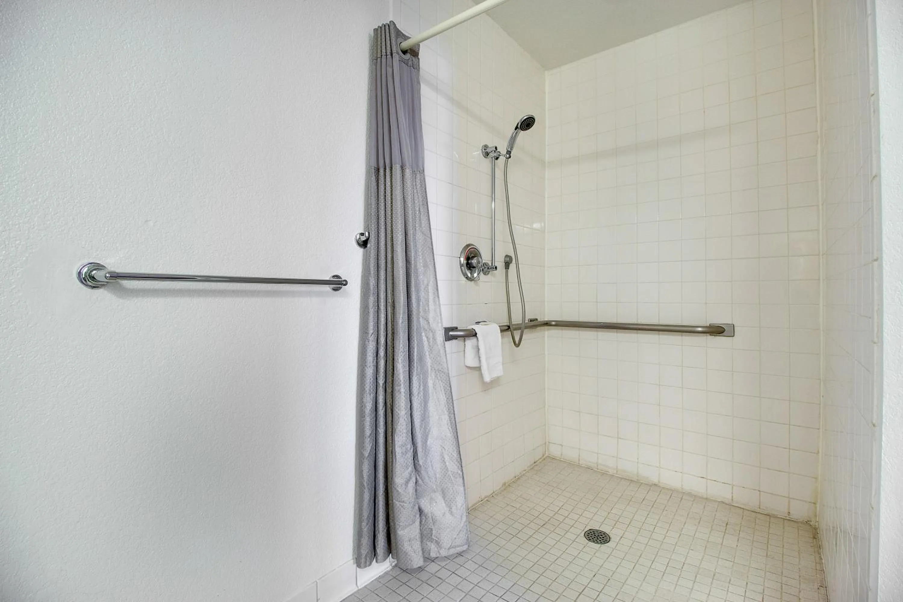 Bathroom in Motel 6-Phoenix, AZ - East