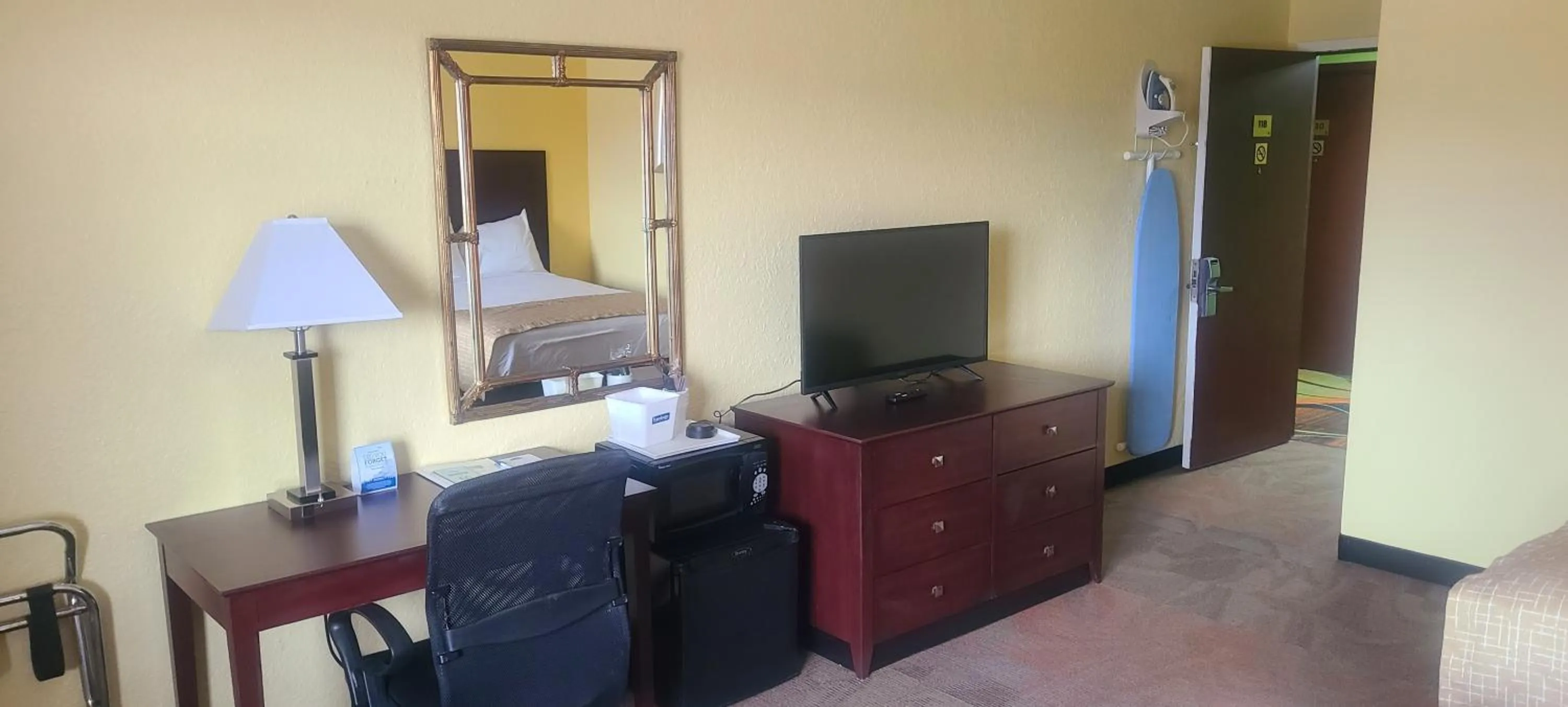 Bed in Travelodge by Wyndham Airport Platte City