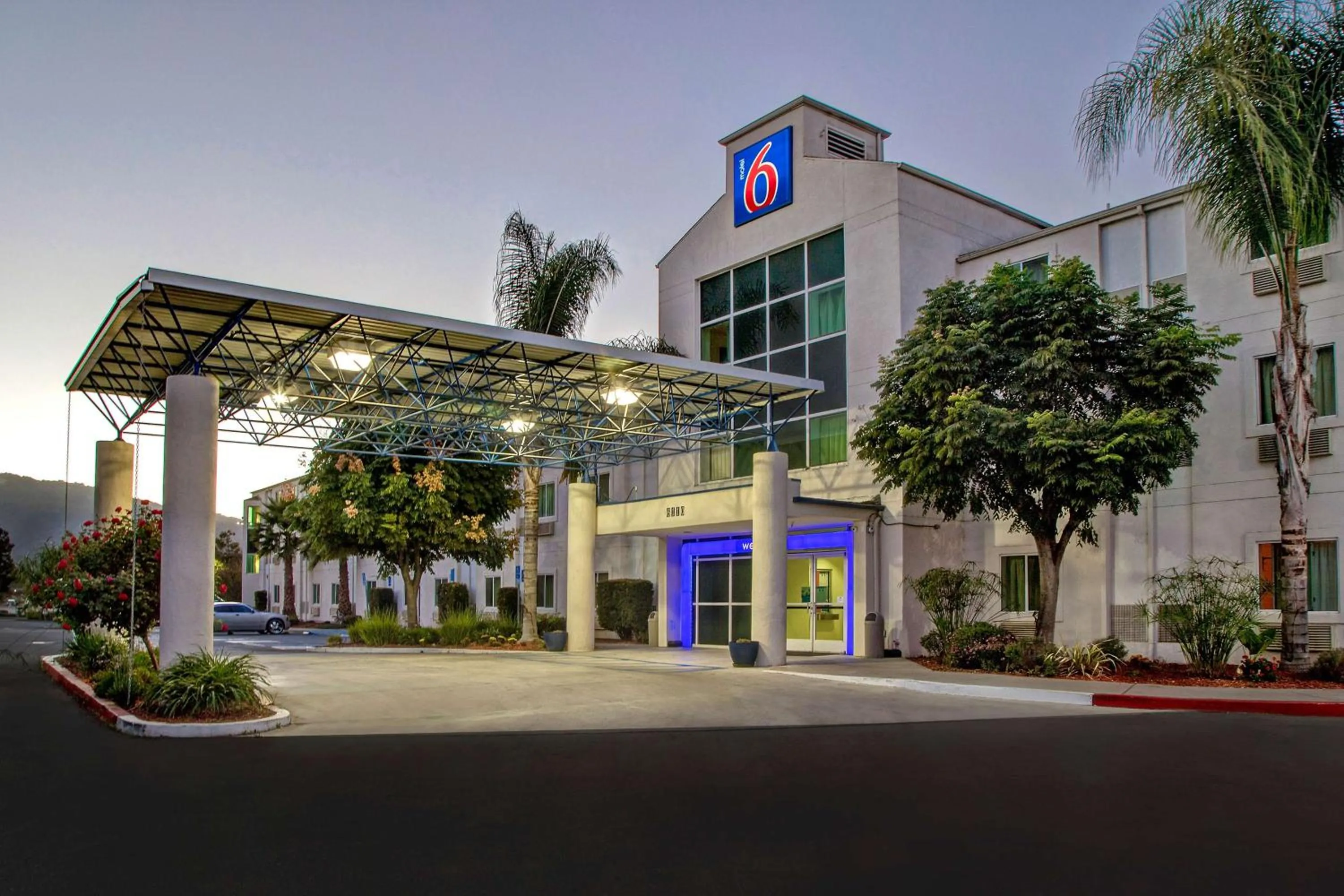 Property building in Motel 6-Gilroy, CA