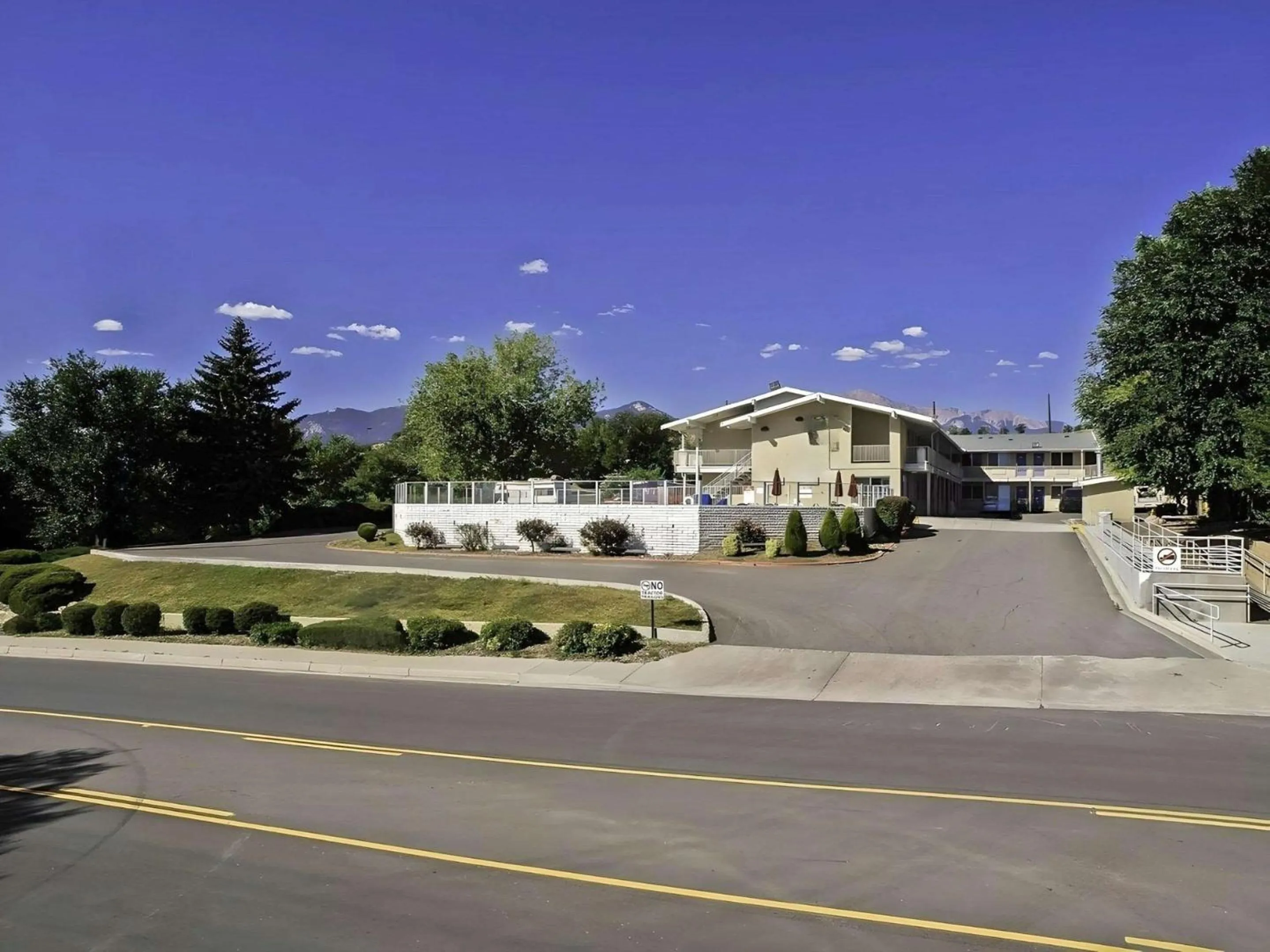 Property building in Motel 6-Colorado Springs, CO