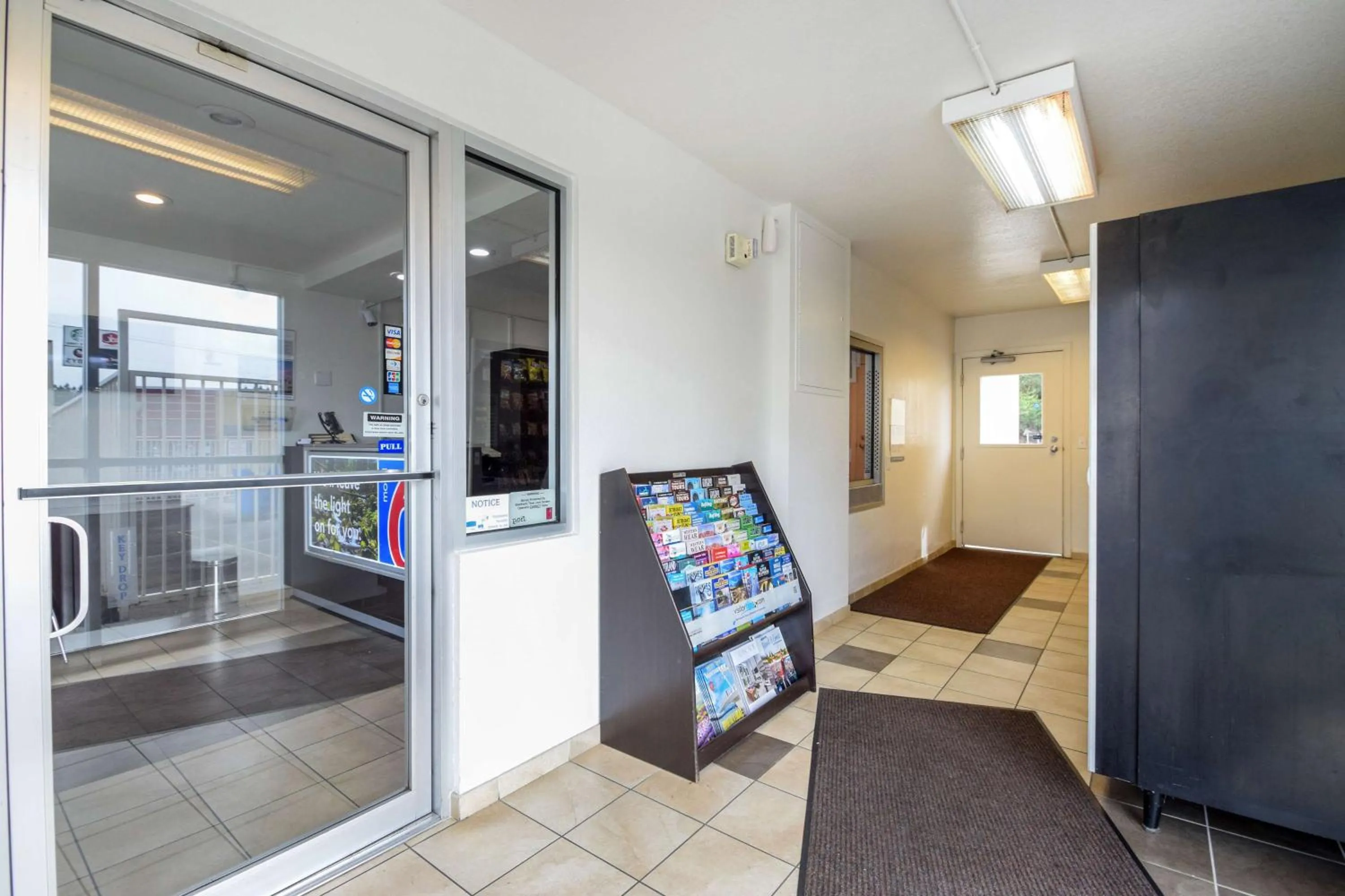 Lobby or reception in Motel 6-Kelso, WA - Mt. St. Helens