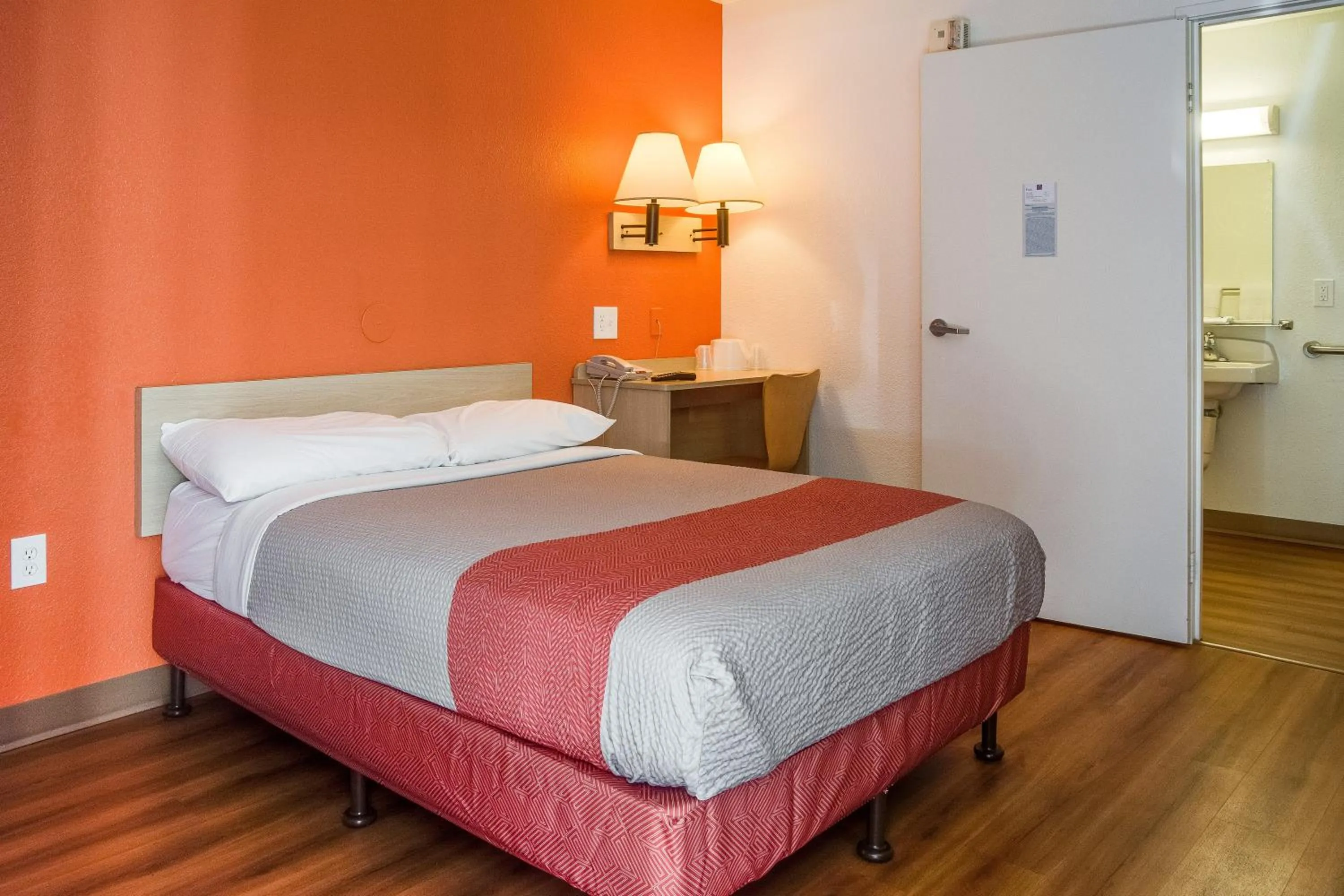 Bed in Motel 6-Kelso, WA - Mt. St. Helens