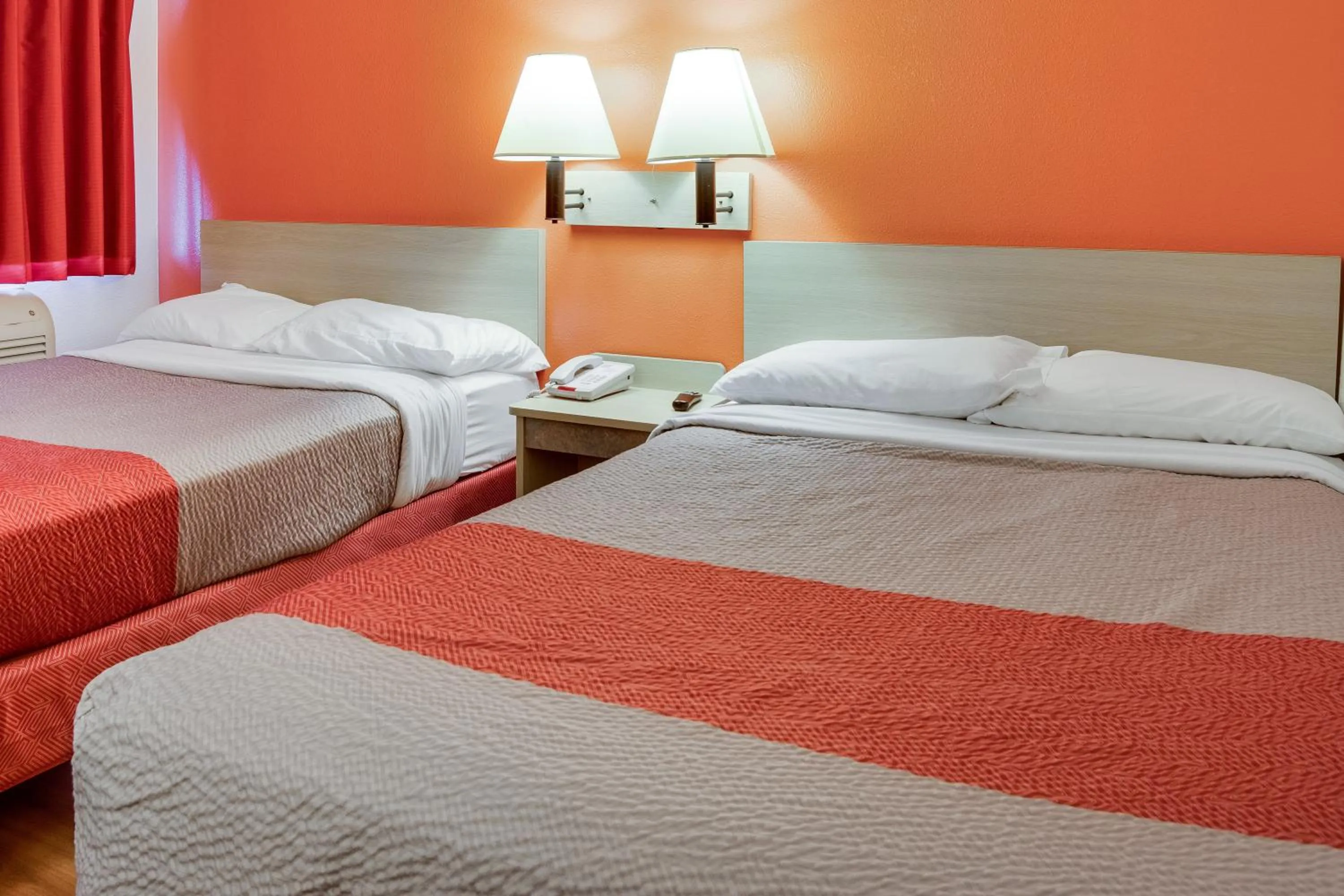 Bedroom, Bed in Motel 6-Kelso, WA - Mt. St. Helens