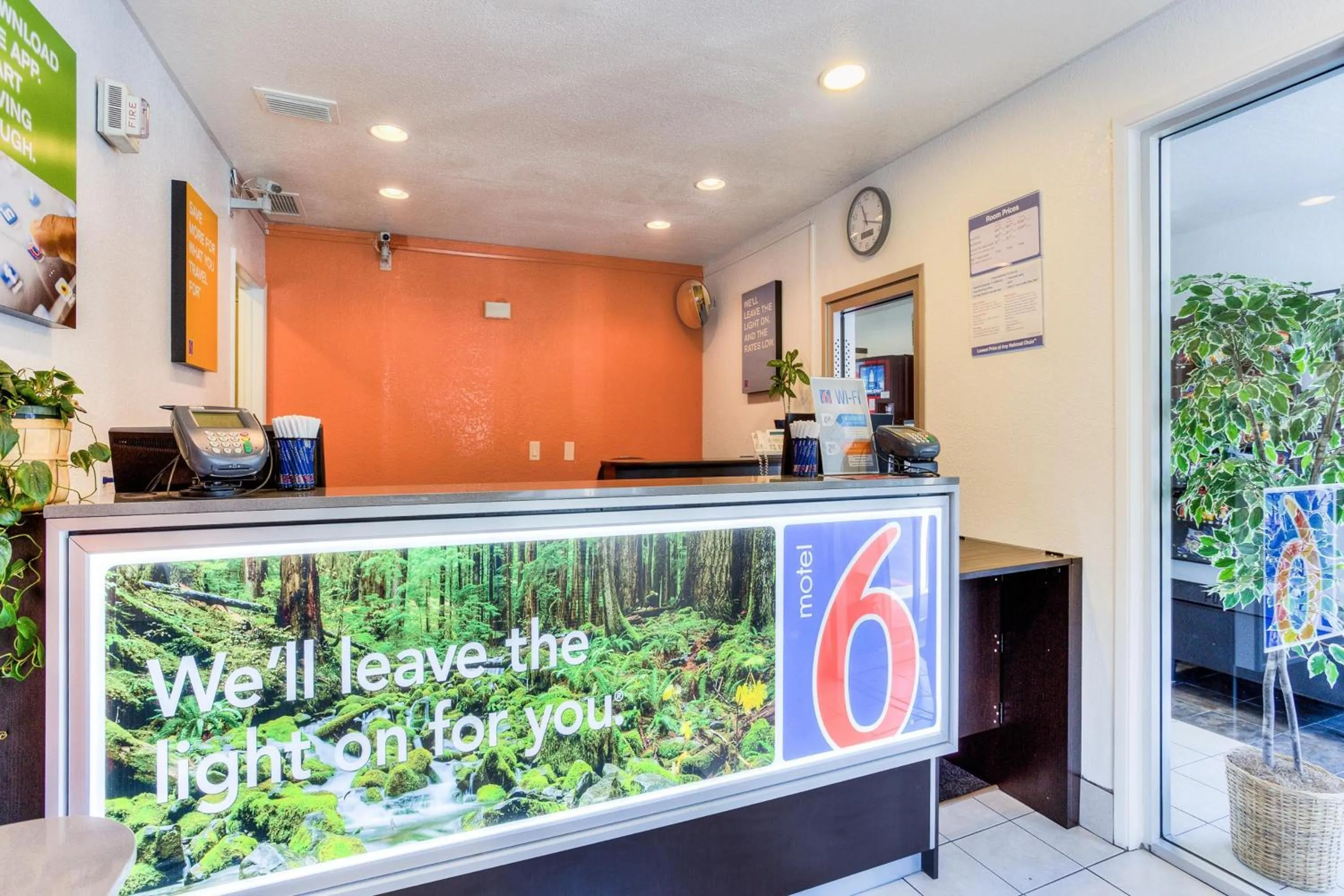 Lobby or reception in Motel 6-Tigard, OR - Portland South - Lake Oswego