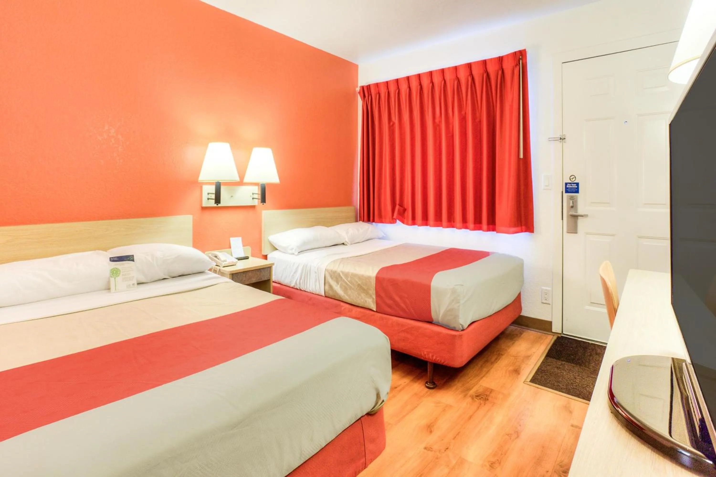 Bedroom, Bed in Motel 6-Tigard, OR - Portland South - Lake Oswego