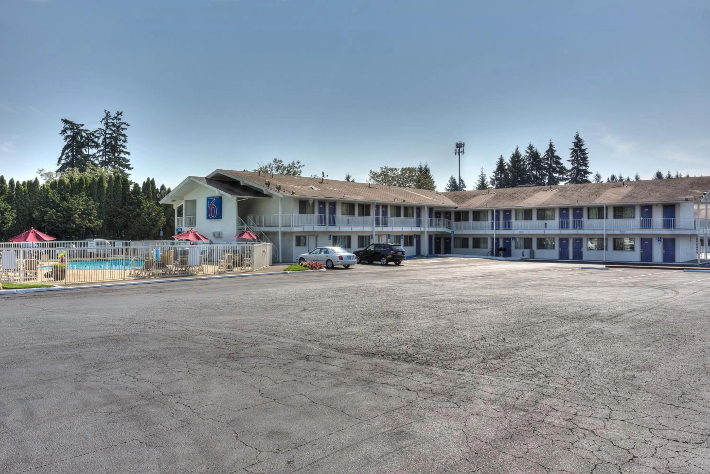 Facade/entrance in Motel 6-Tigard, OR - Portland South - Lake Oswego