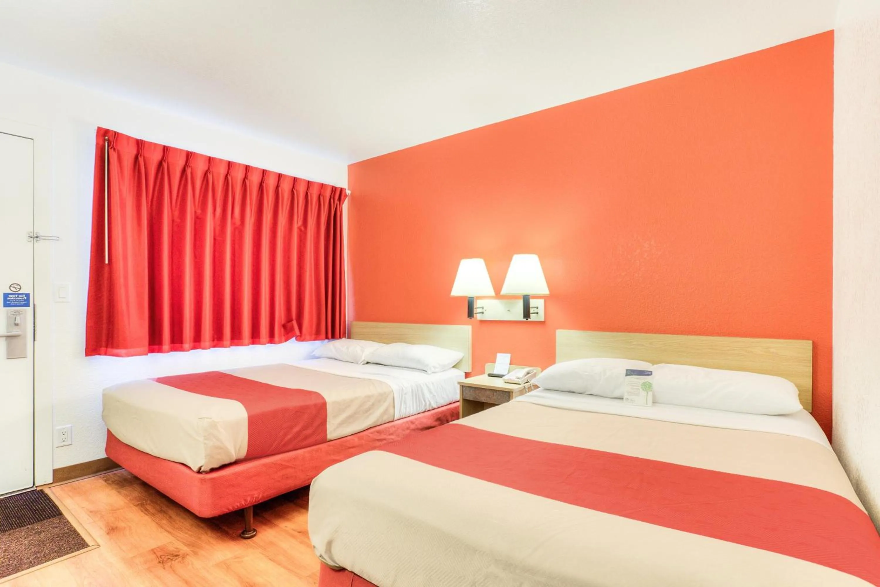 Bedroom, Bed in Motel 6-Tigard, OR - Portland South - Lake Oswego