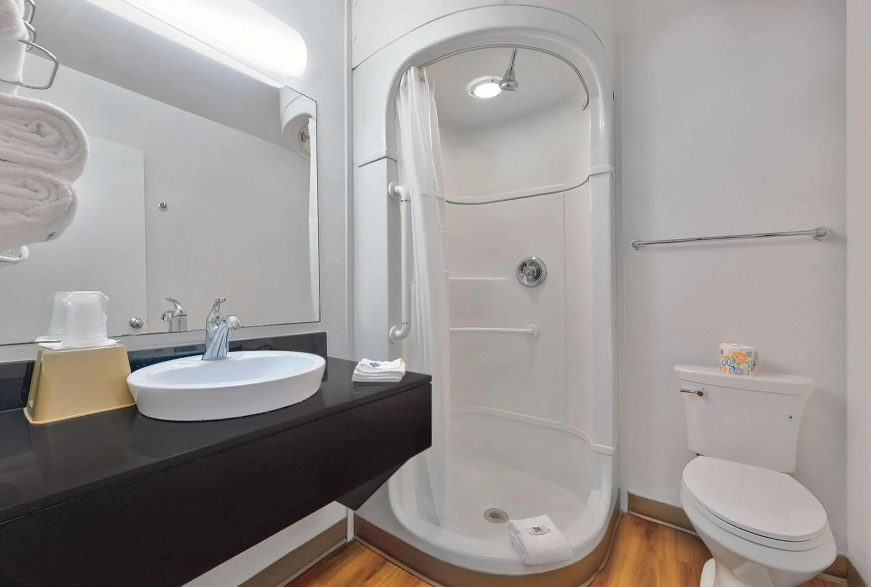 Photo of the whole room in Motel 6-Columbus, GA