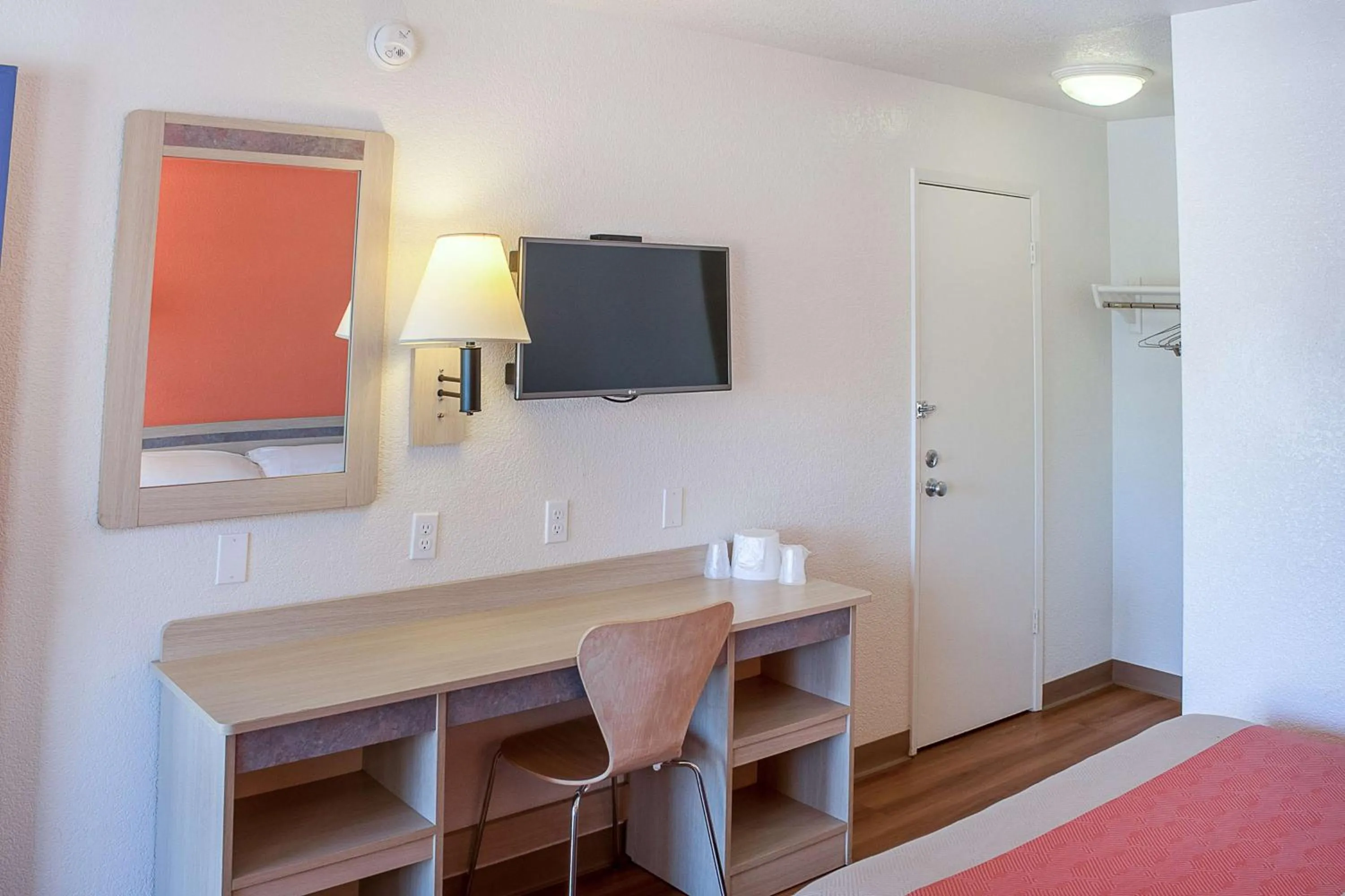 TV and multimedia in Motel 6-Ukiah, CA