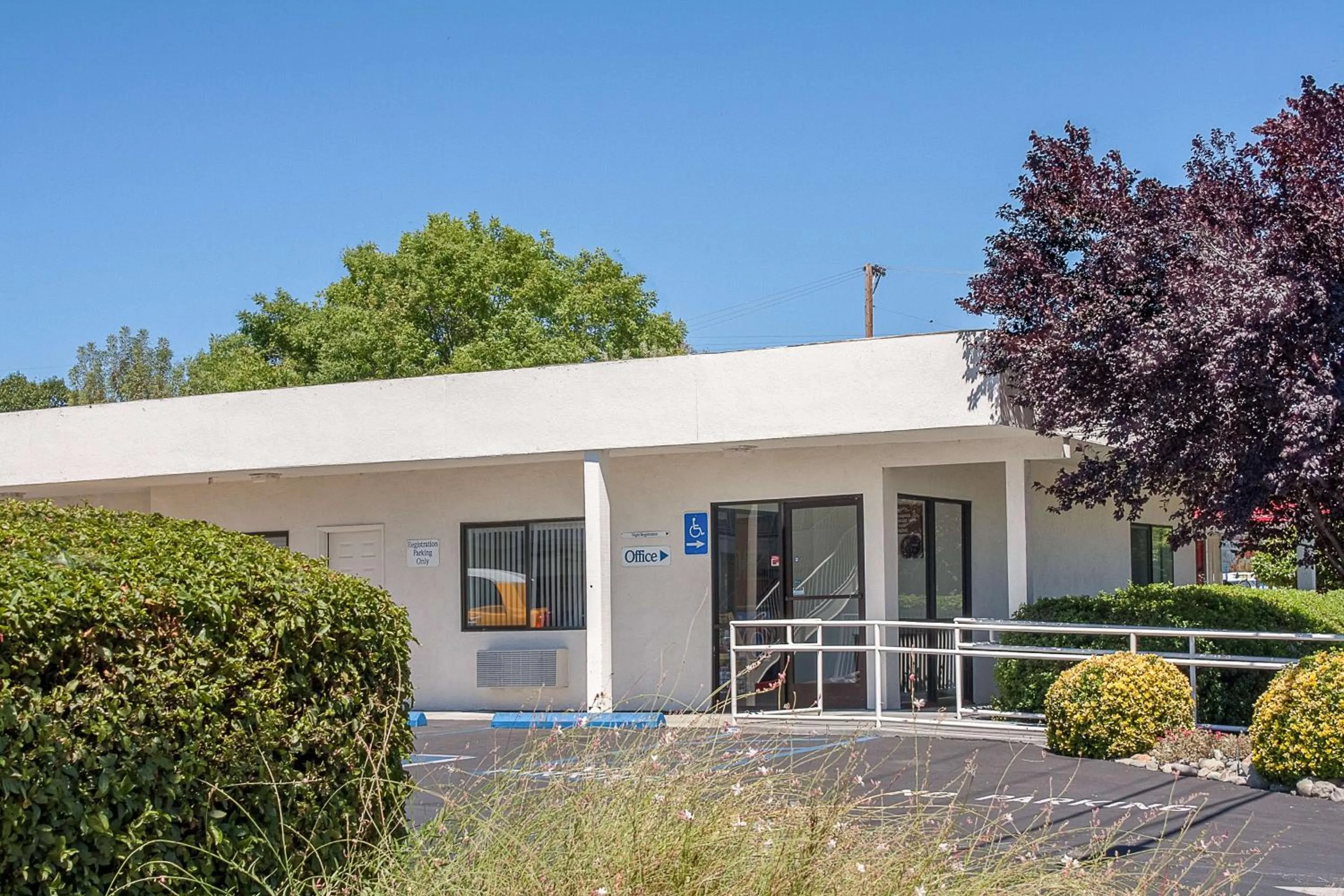 Property building in Motel 6-Ukiah, CA