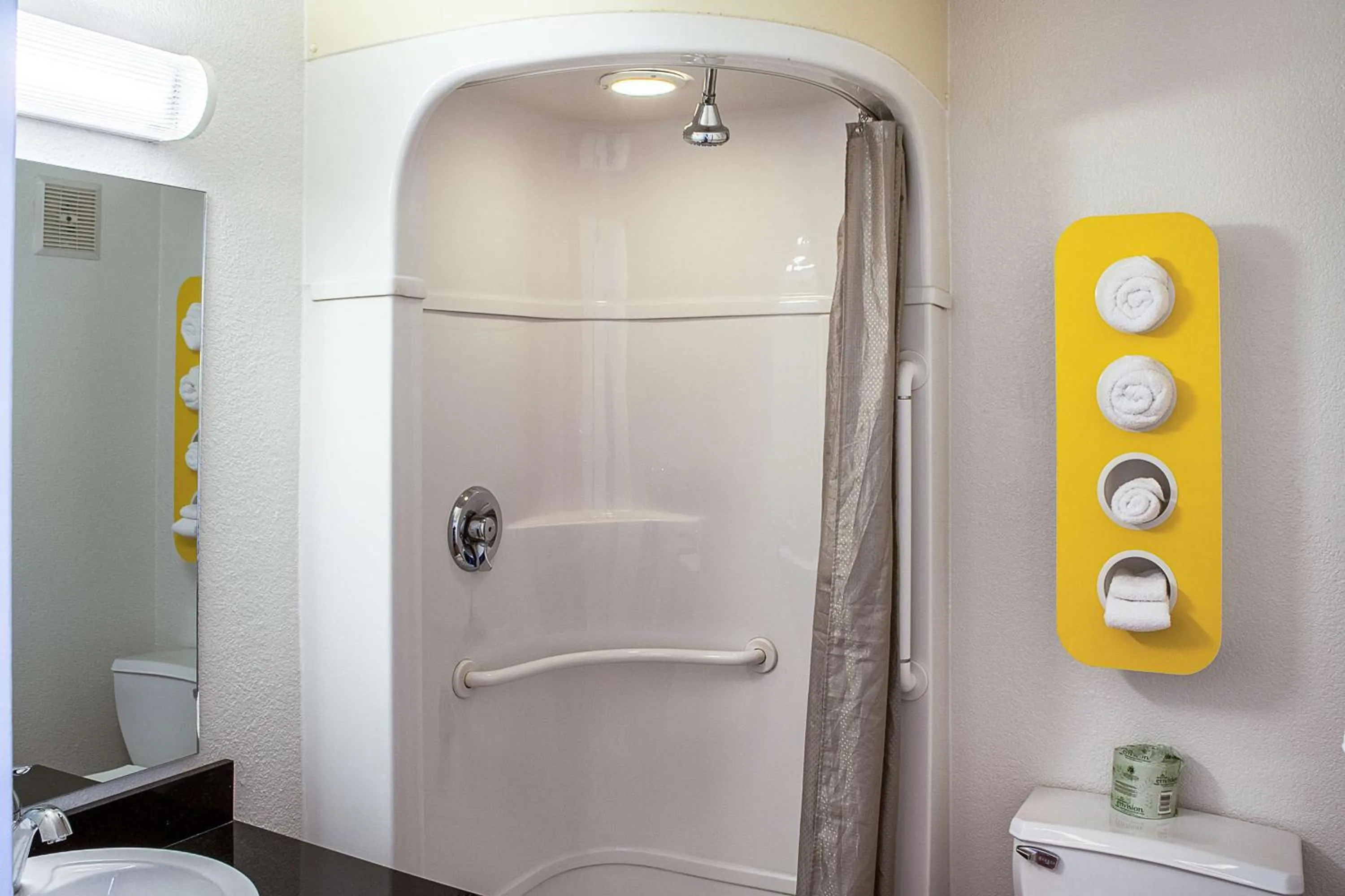 Shower in Motel 6-Ukiah, CA