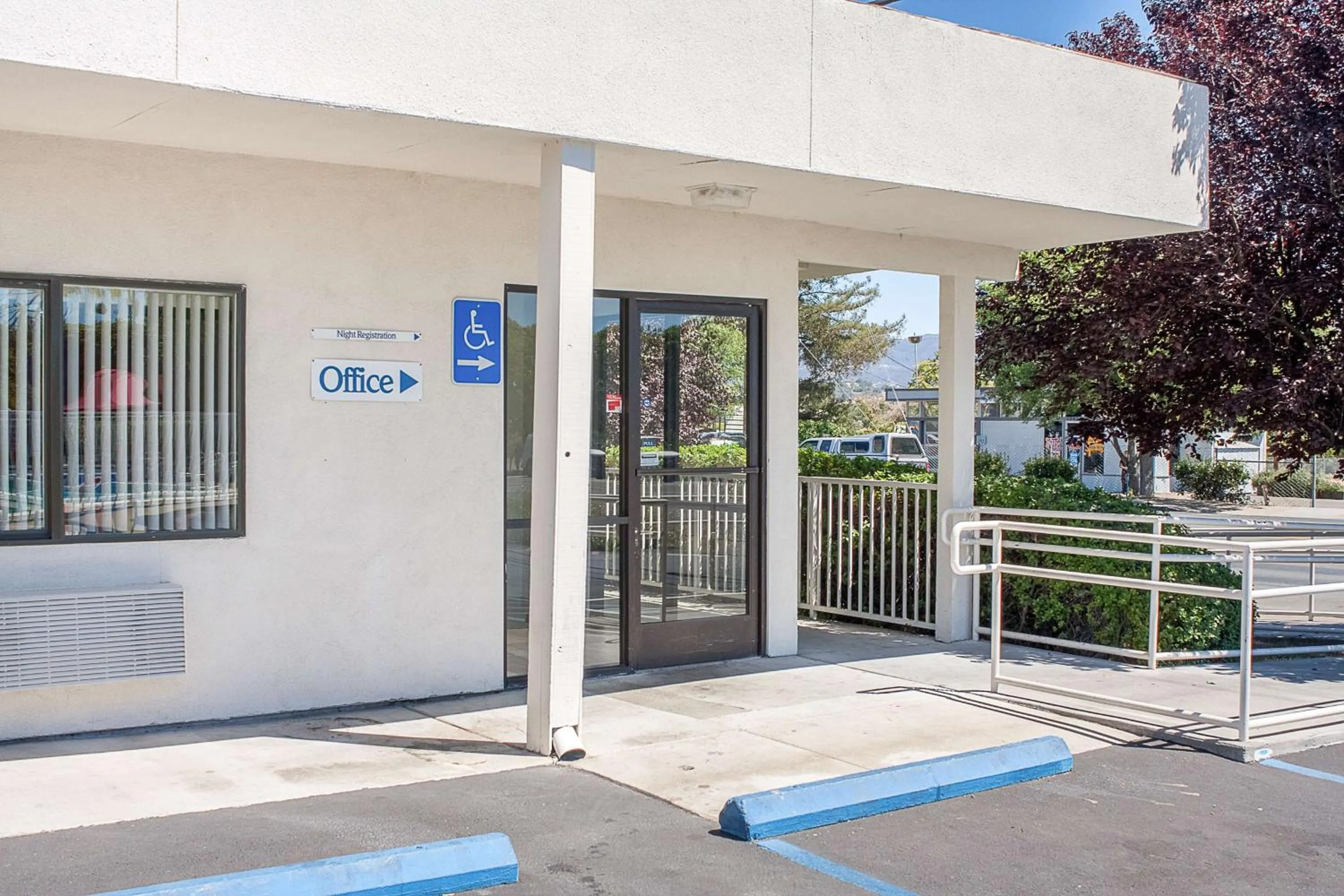 Property building in Motel 6-Ukiah, CA
