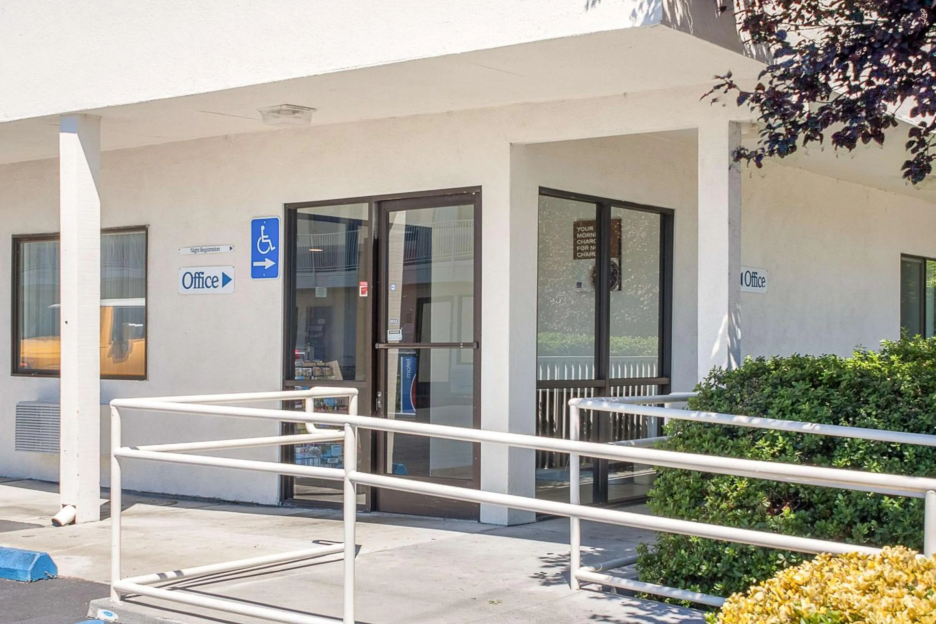 Property building in Motel 6-Ukiah, CA