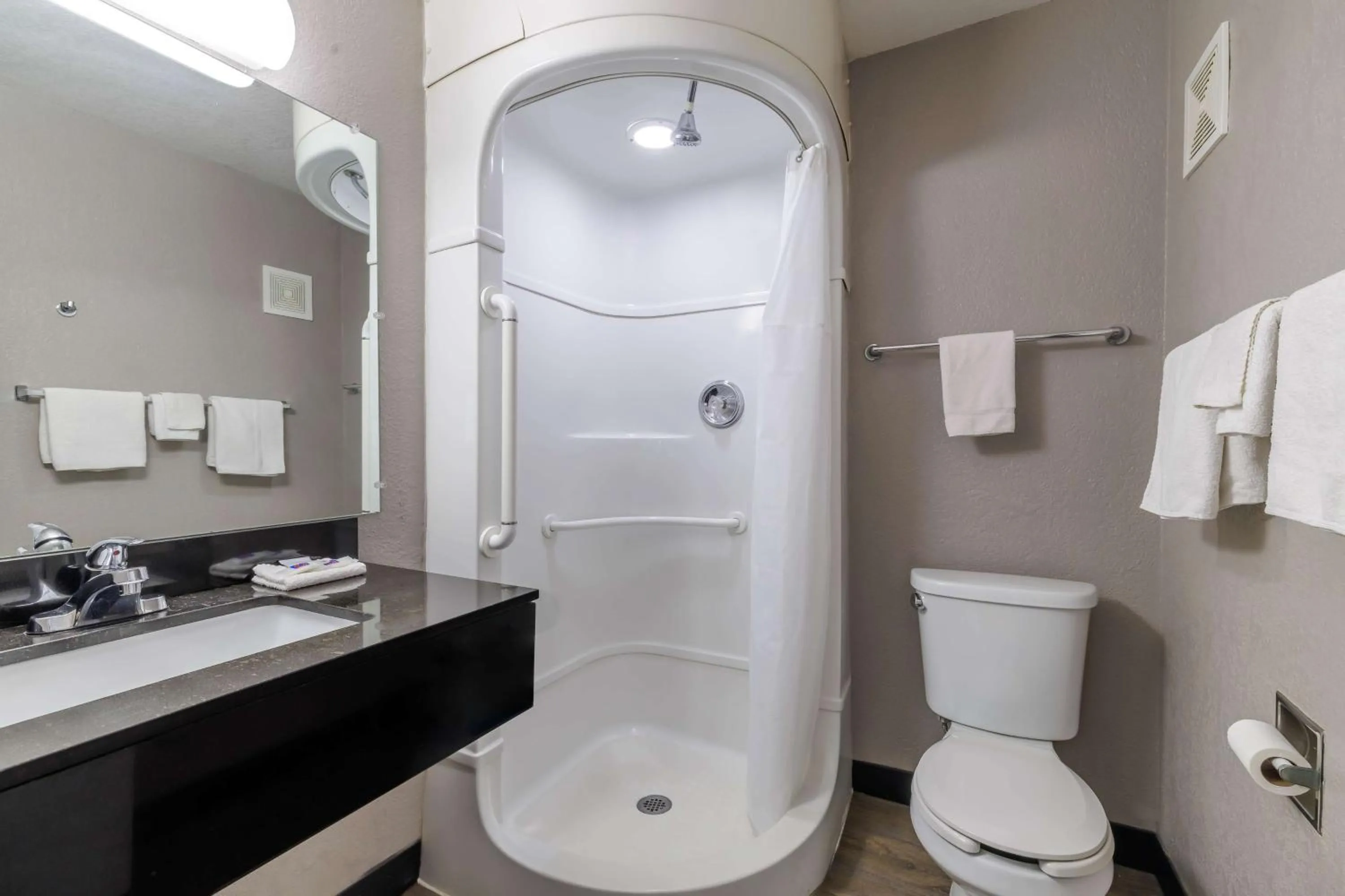 Bathroom in Motel 6 Elizabethtown