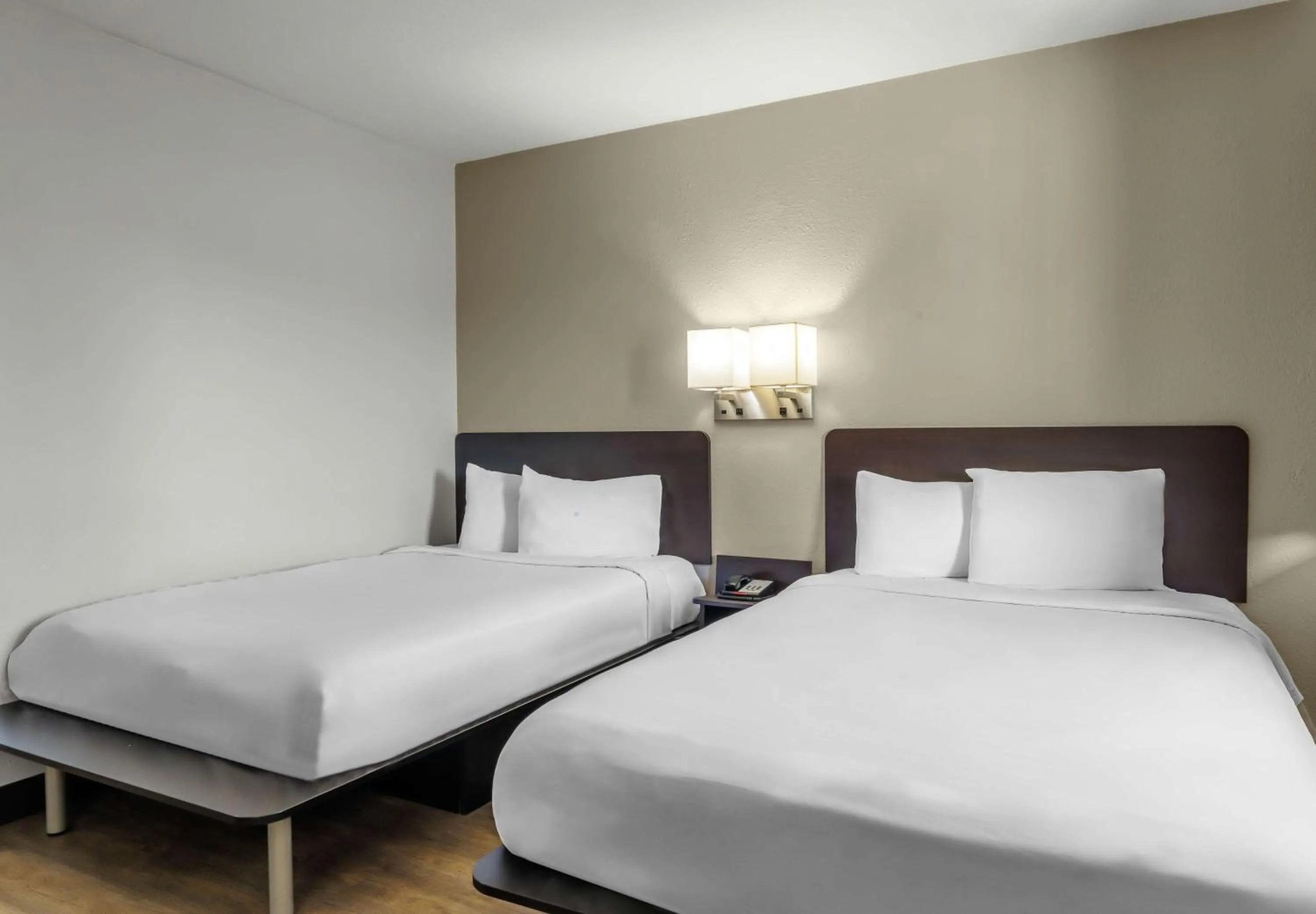 Bedroom, Bed in Motel 6 Elizabethtown