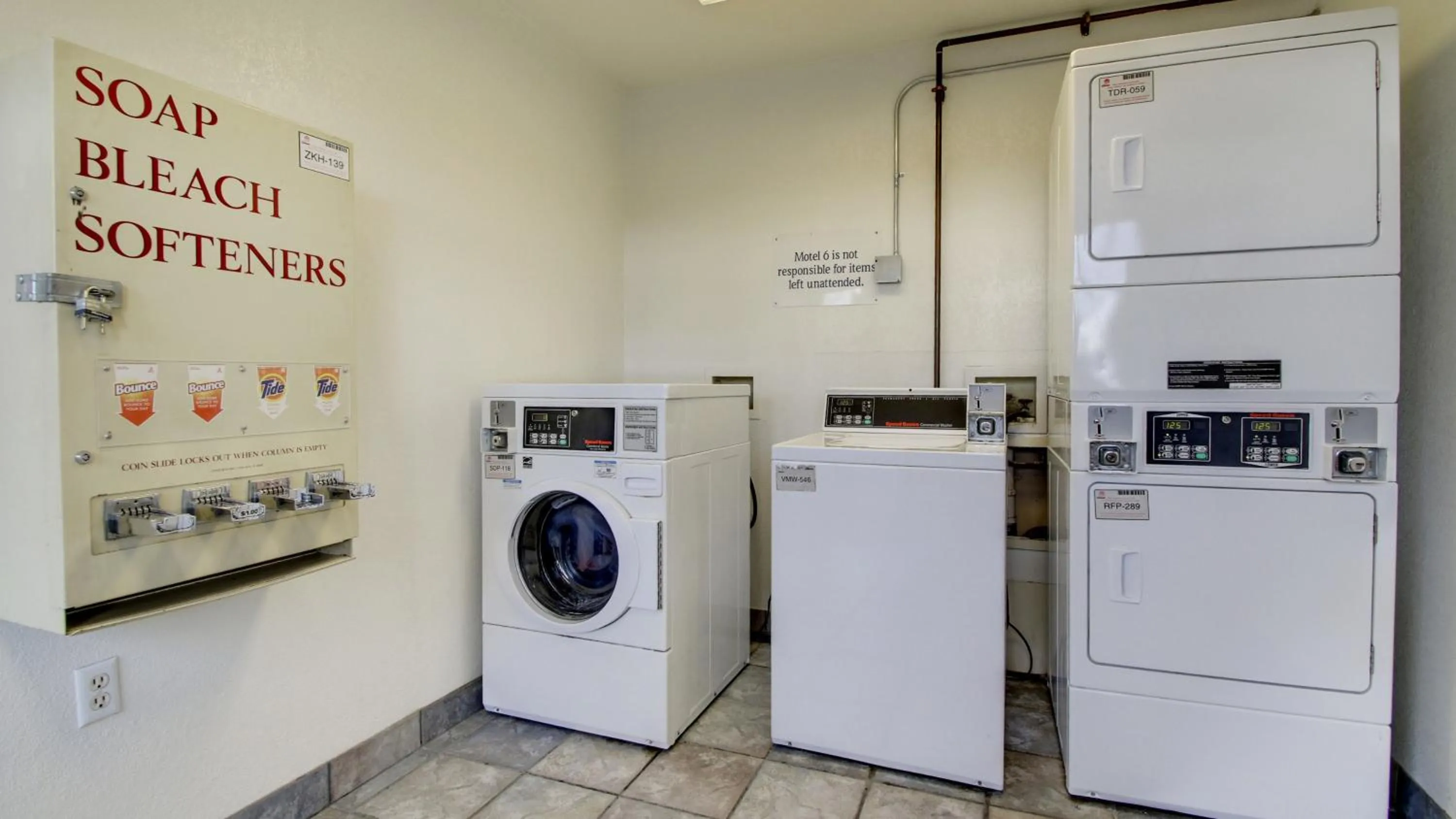 Decorative detail in Motel 6 Elizabethtown