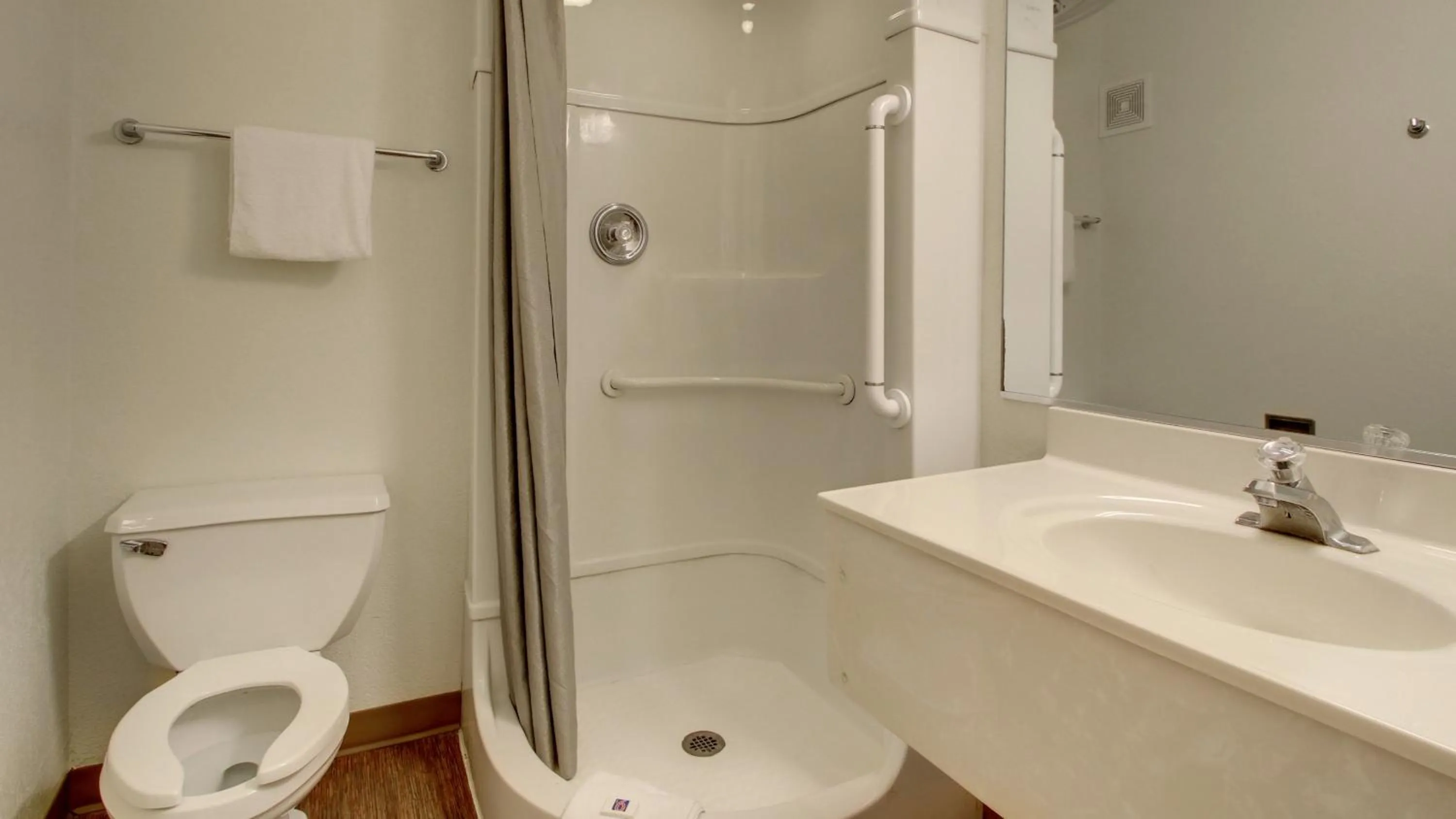 Shower in Motel 6 Elizabethtown