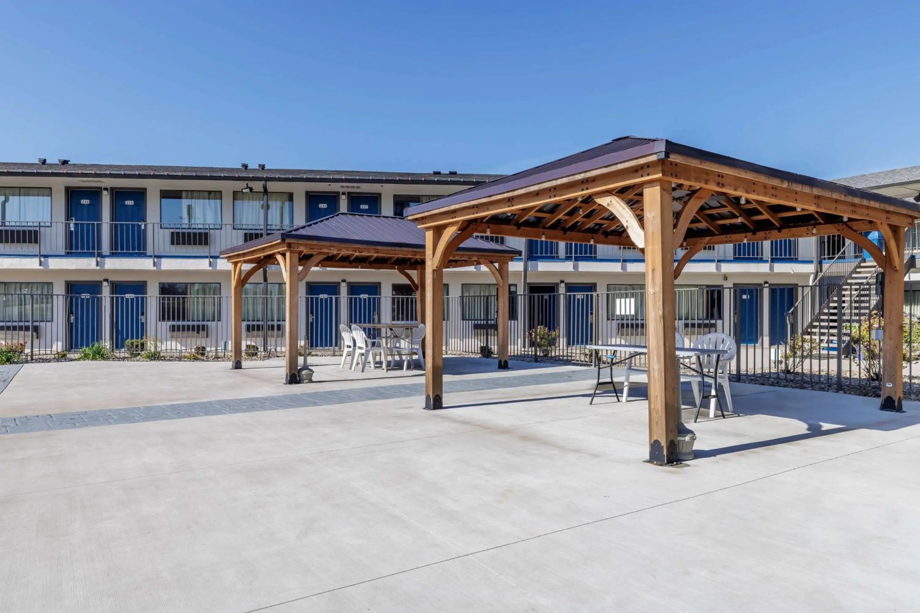 Property building in Motel 6 Elizabethtown