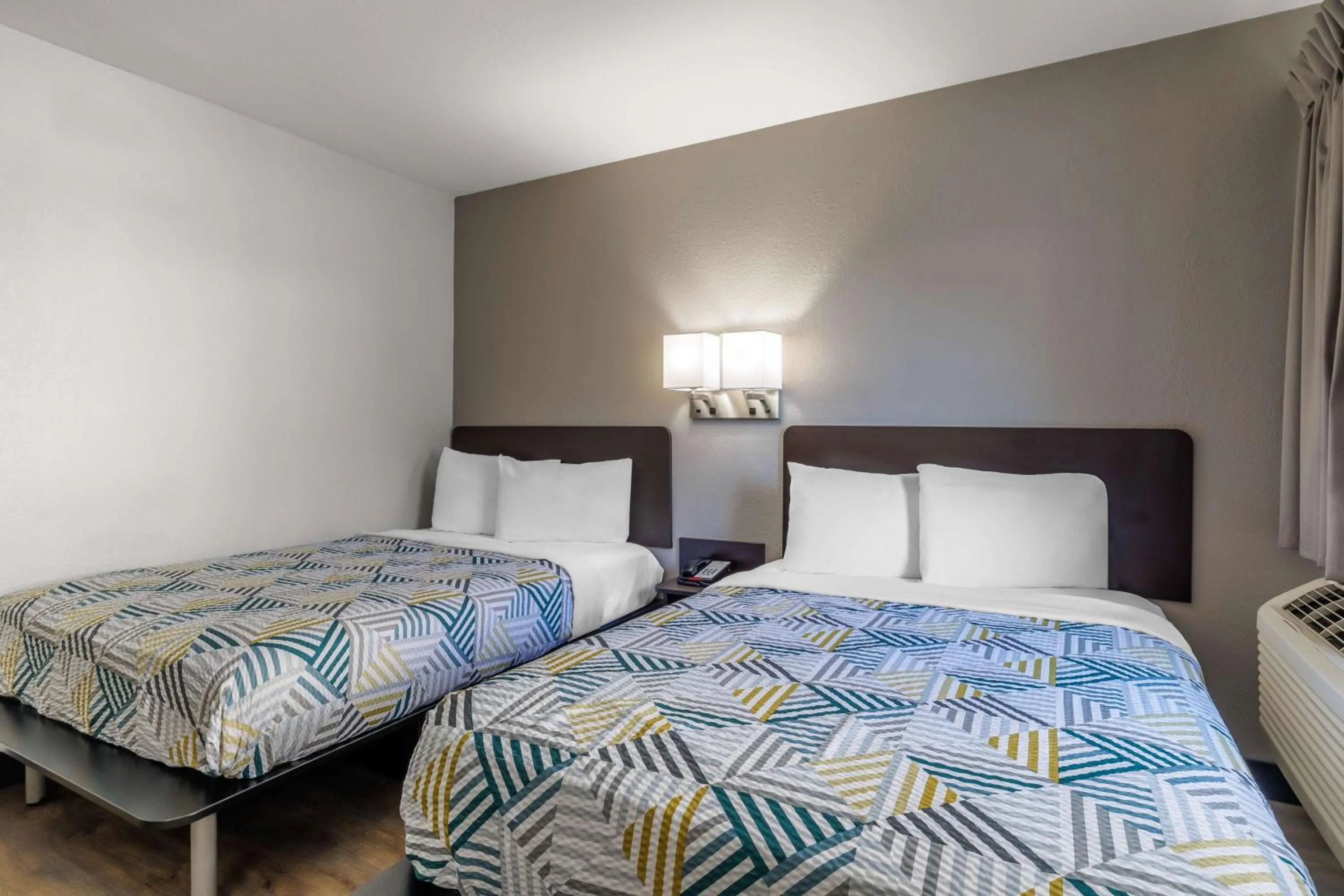 Bedroom, Bed in Motel 6 Elizabethtown