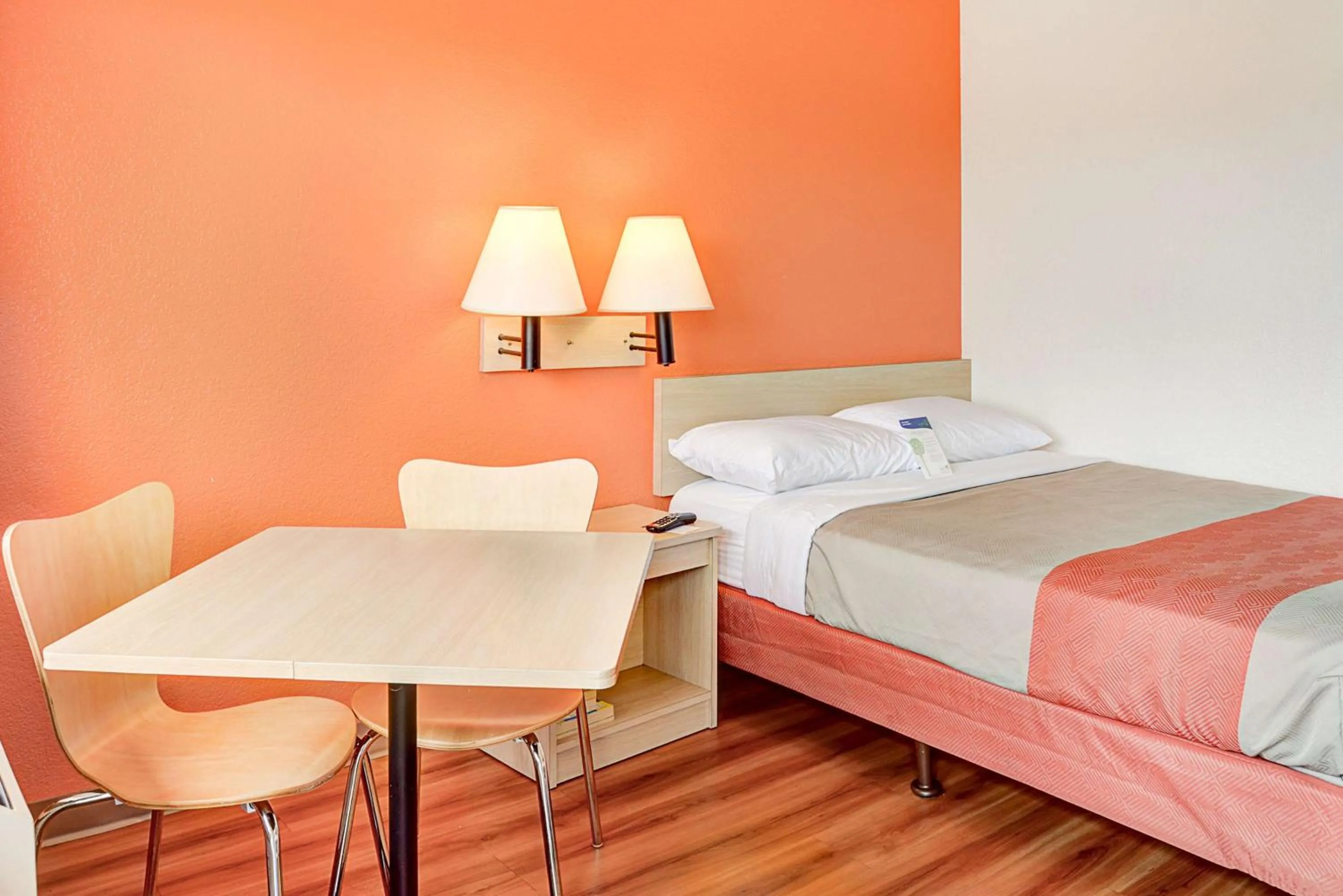 Photo of the whole room, Bed in Motel 6-Portland, OR - Central