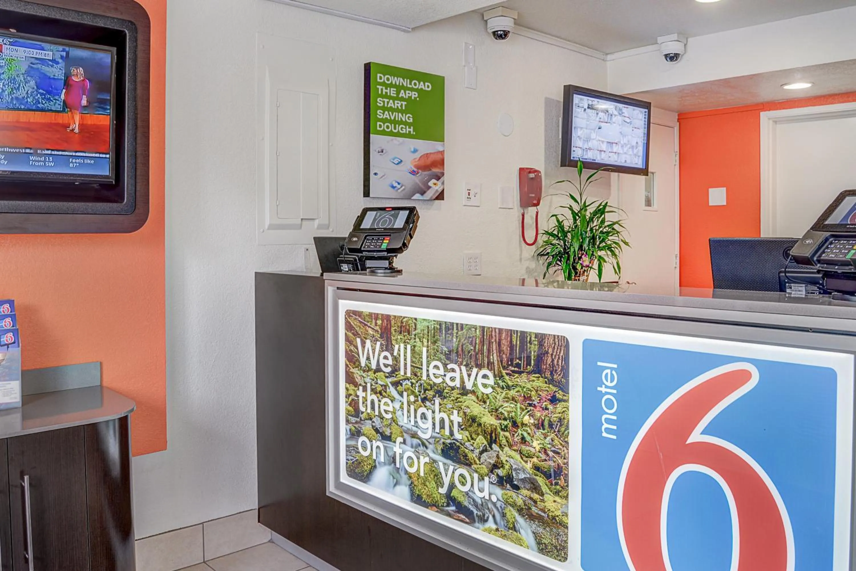 Lobby or reception in Motel 6-Portland, OR - Central