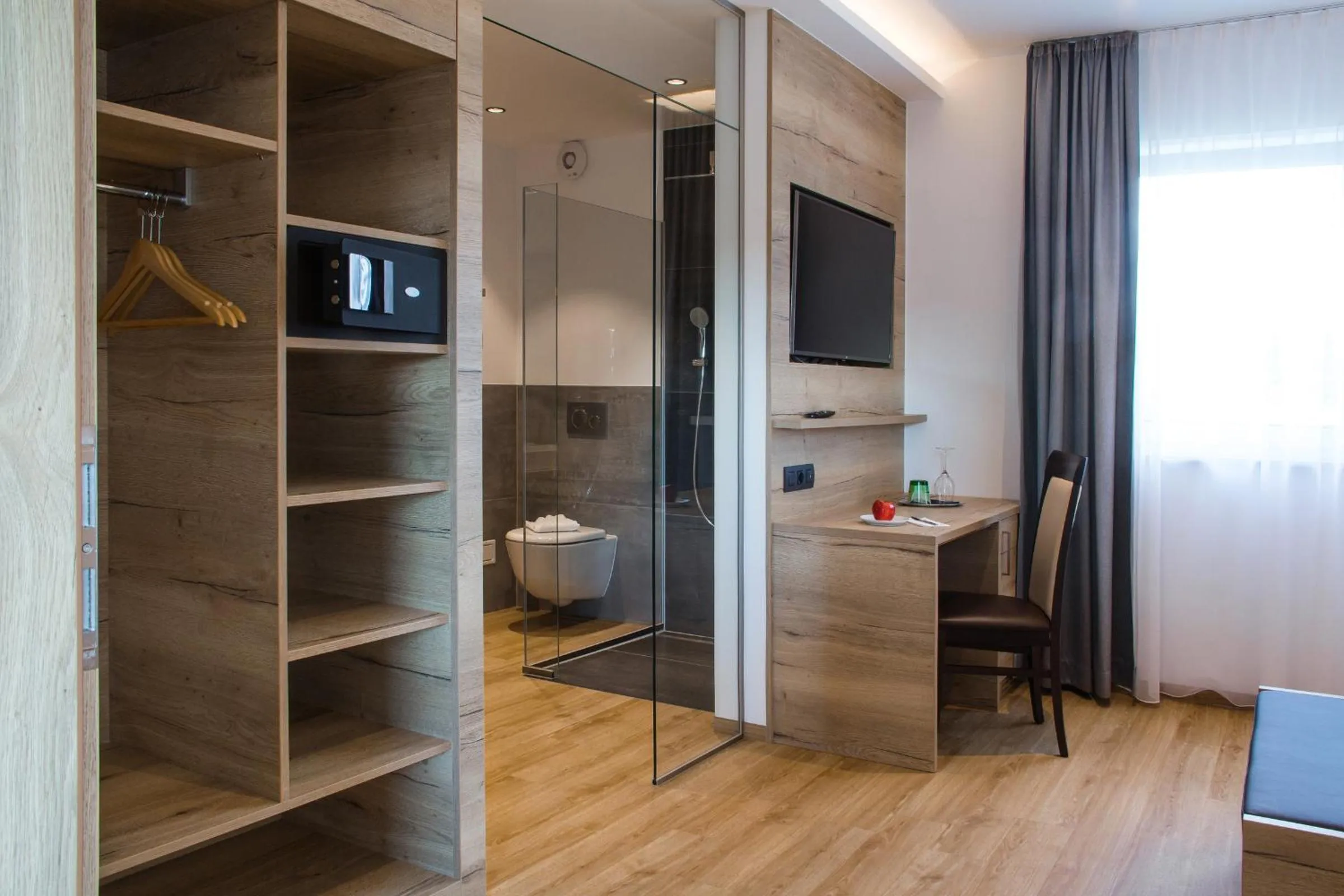 Shower in Patrix Hotel, Restaurant, Bar