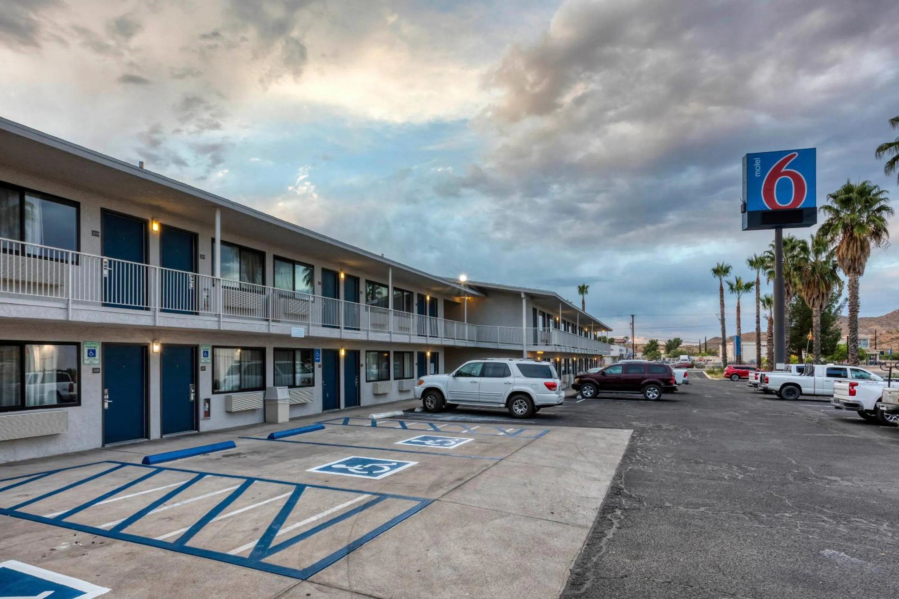 Parking in Motel 6-Nogales, AZ - Mariposa Road