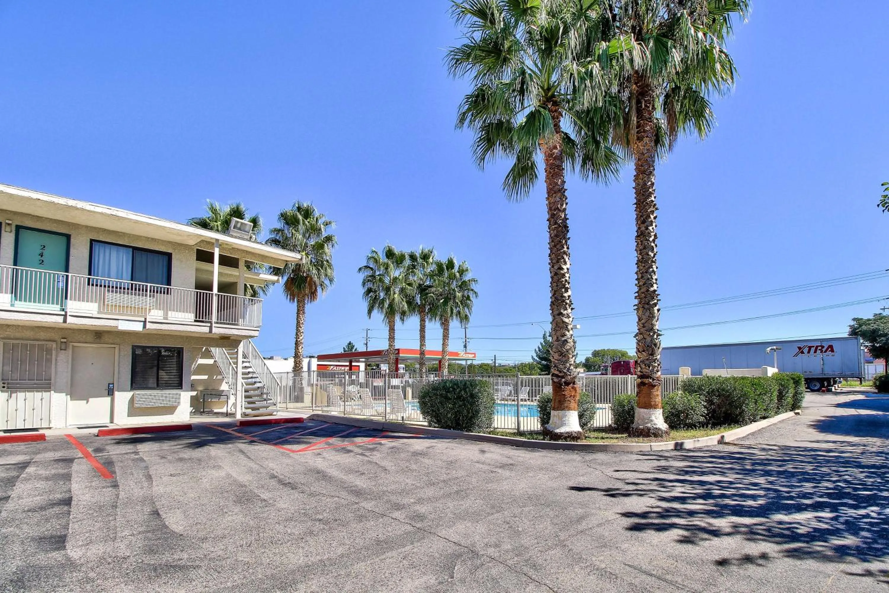 Property building in Motel 6-Nogales, AZ - Mariposa Road