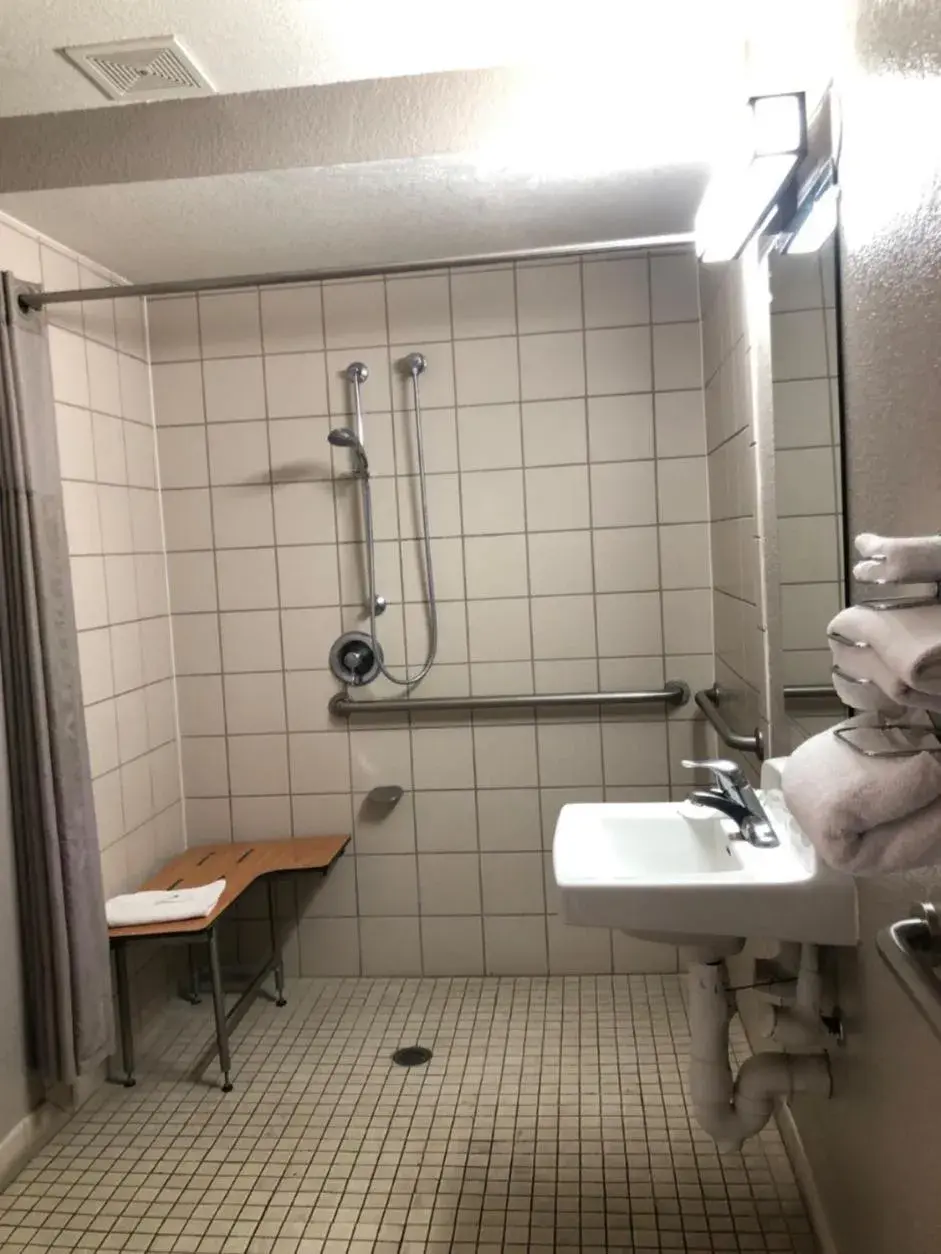 Quadruple Room - single occupancy - Disability Access - Smoking in Motel 6-Nogales, AZ - Mariposa Road Quadruple Room - single occupancy - Disability Access - Smoking in Motel 6-Nogales, AZ - Mariposa Road