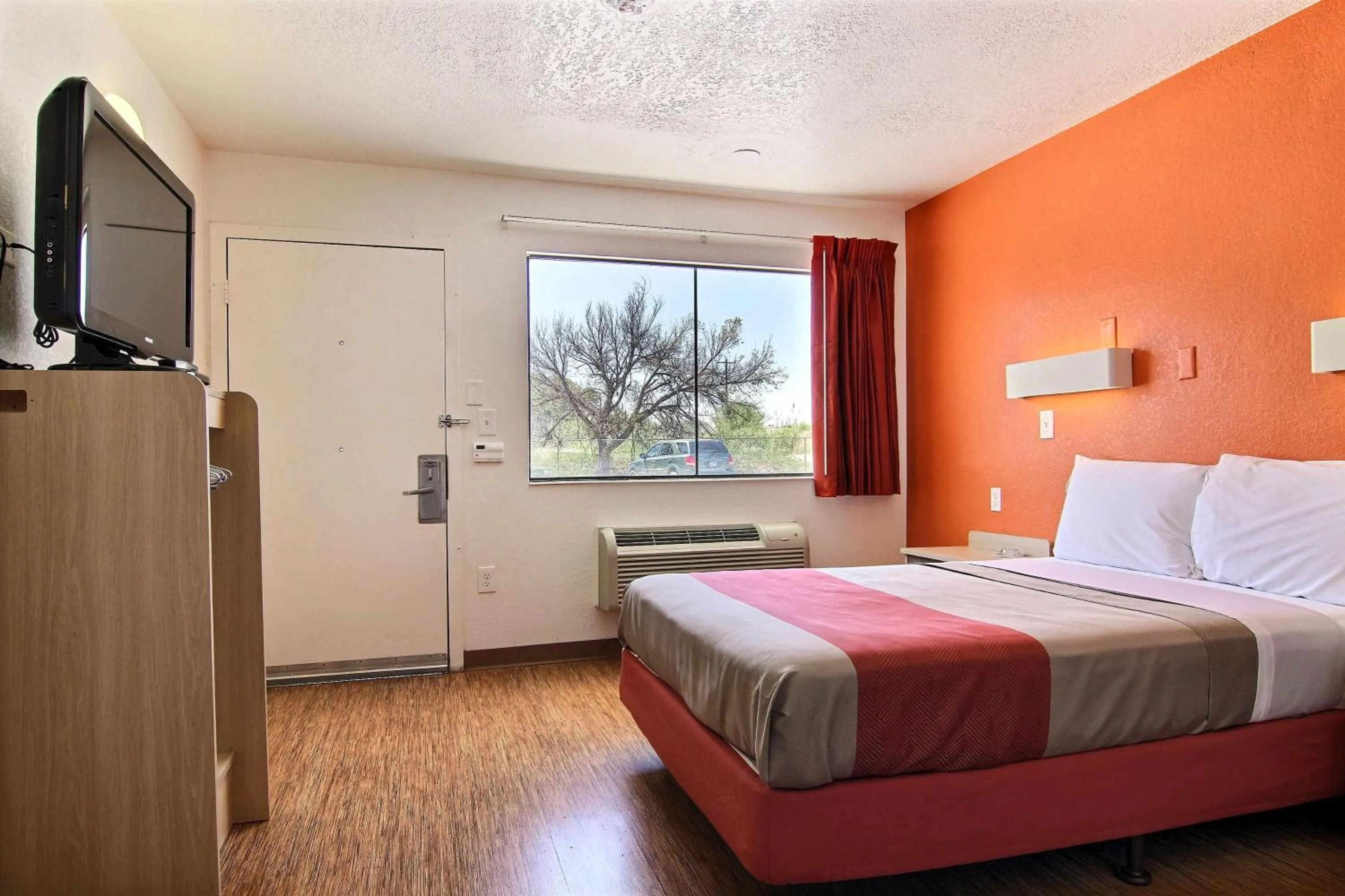 Photo of the whole room, Bed in Motel 6-Abilene, TX