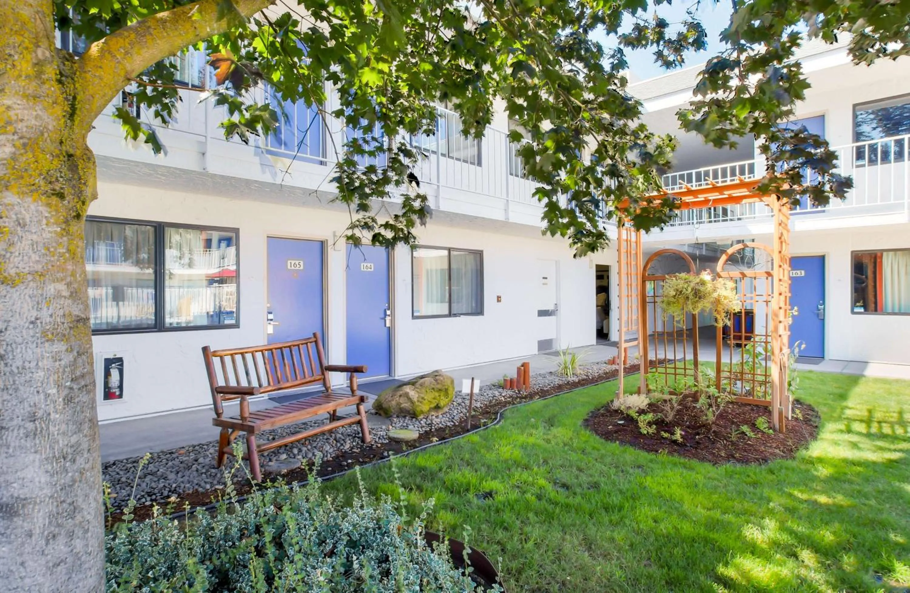 Property building in Motel 6-Medford, OR