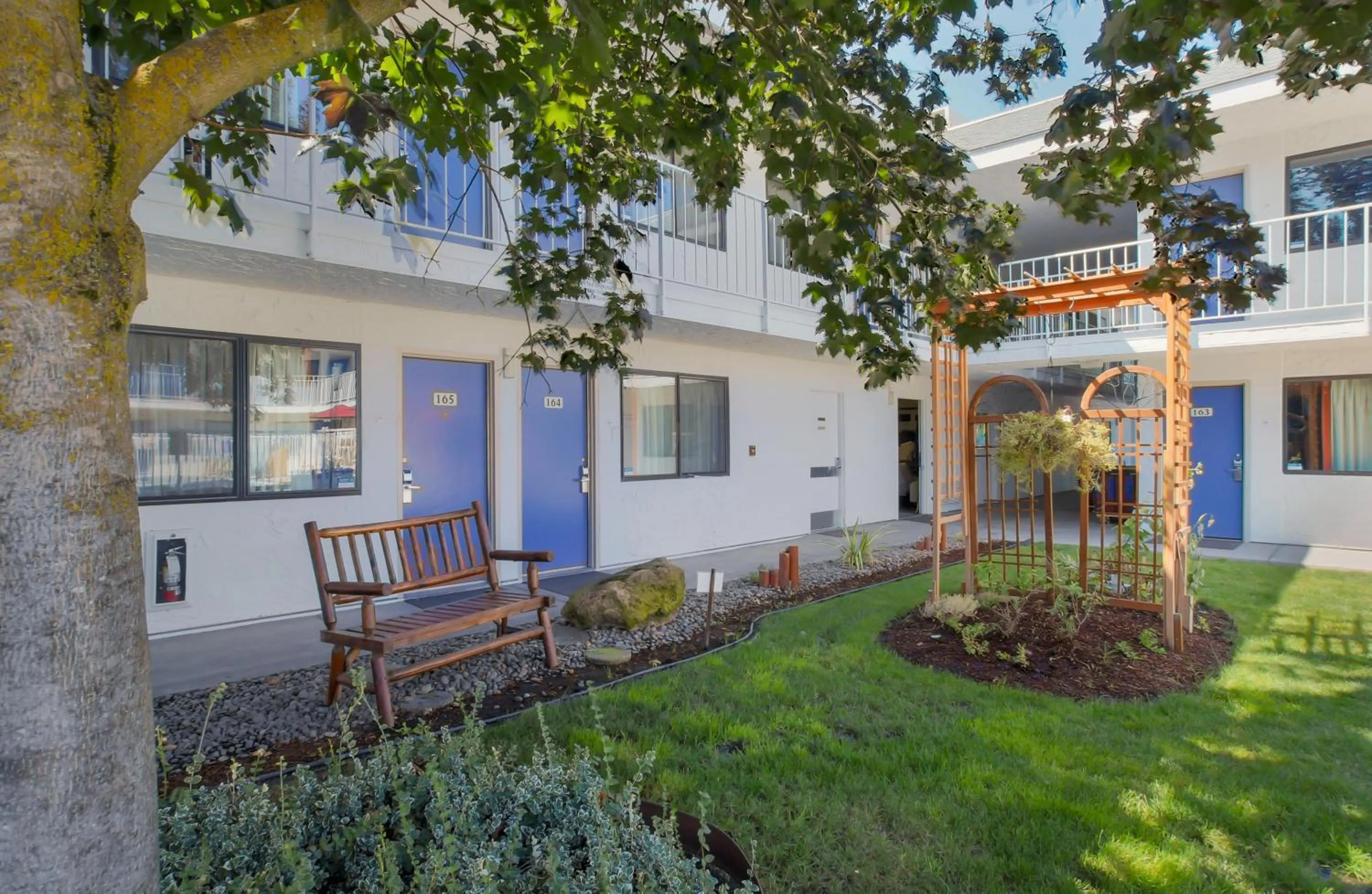 Facade/entrance in Motel 6-Medford, OR