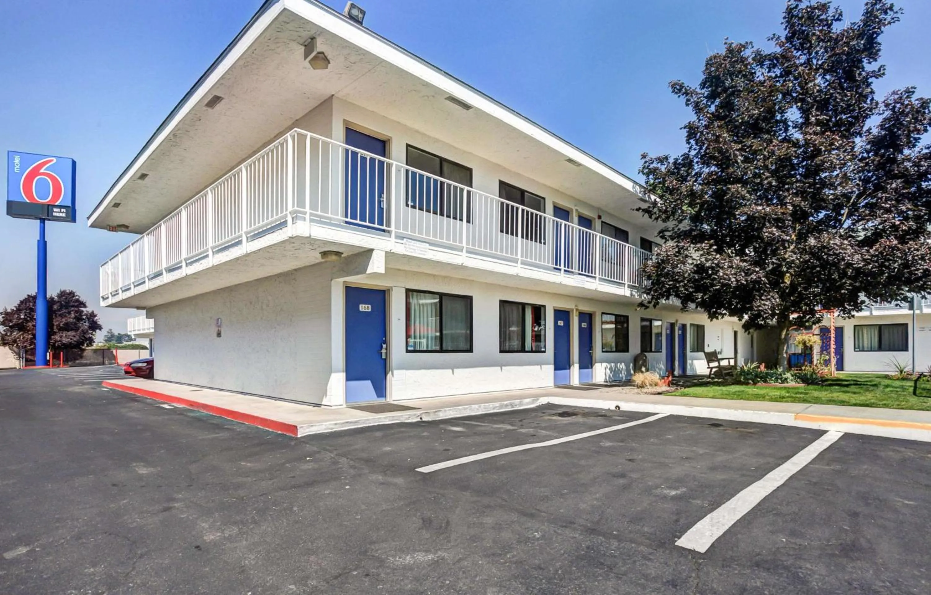 Property building in Motel 6-Medford, OR