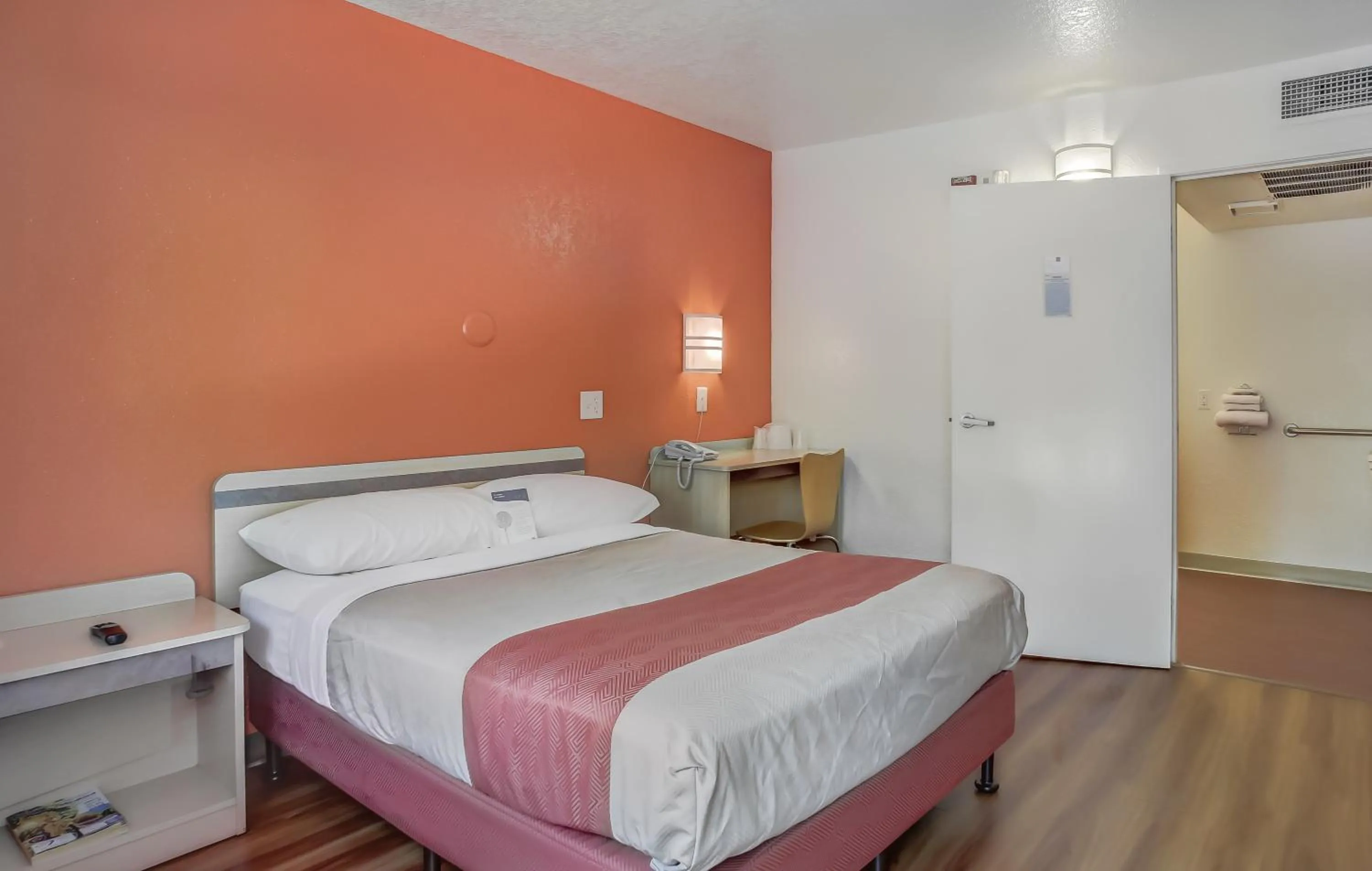 Bedroom, Bed in Motel 6-Medford, OR