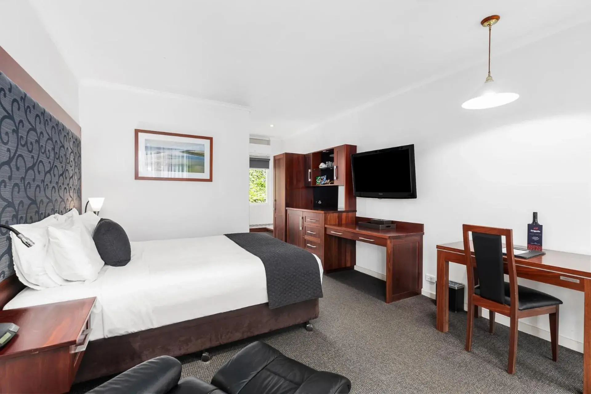 Superior Queen Room in The Commodore Superior Queen Room in The Commodore