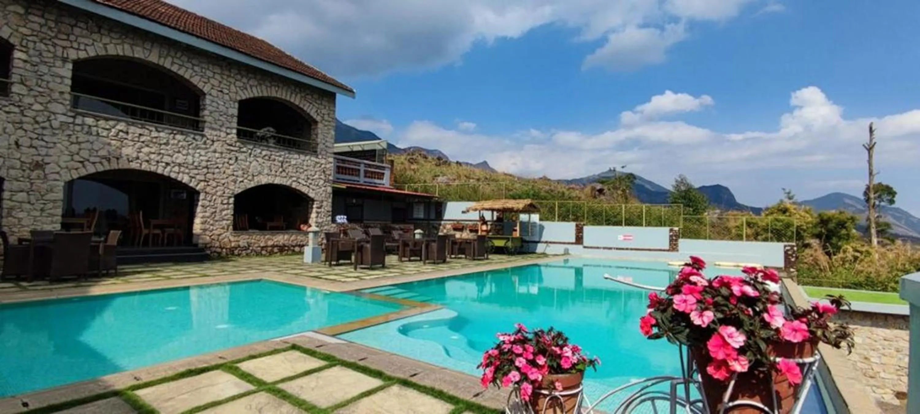 Swimming pool in Mountain Club Resort Munnar