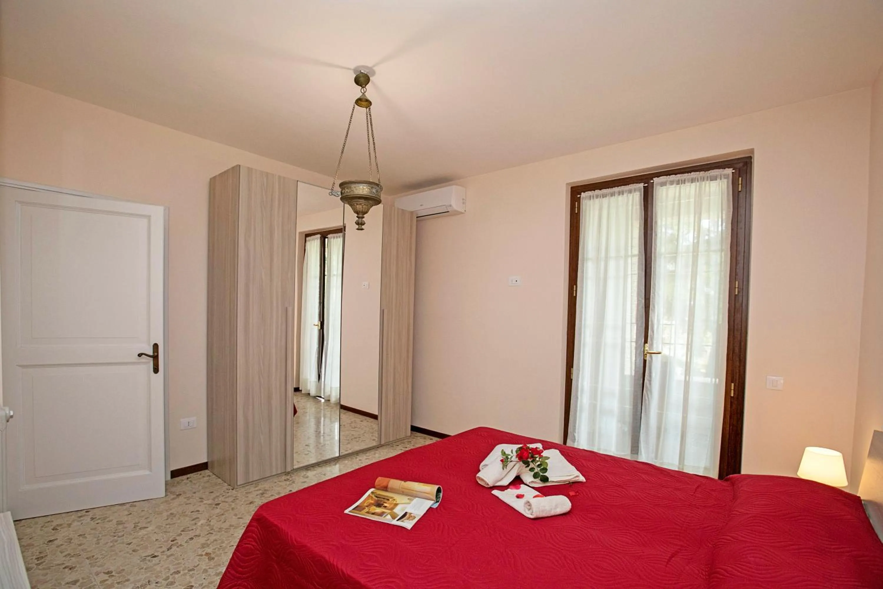 Bedroom, Bed in Villa Alberti Appartamento Bruna - Happy Rentals