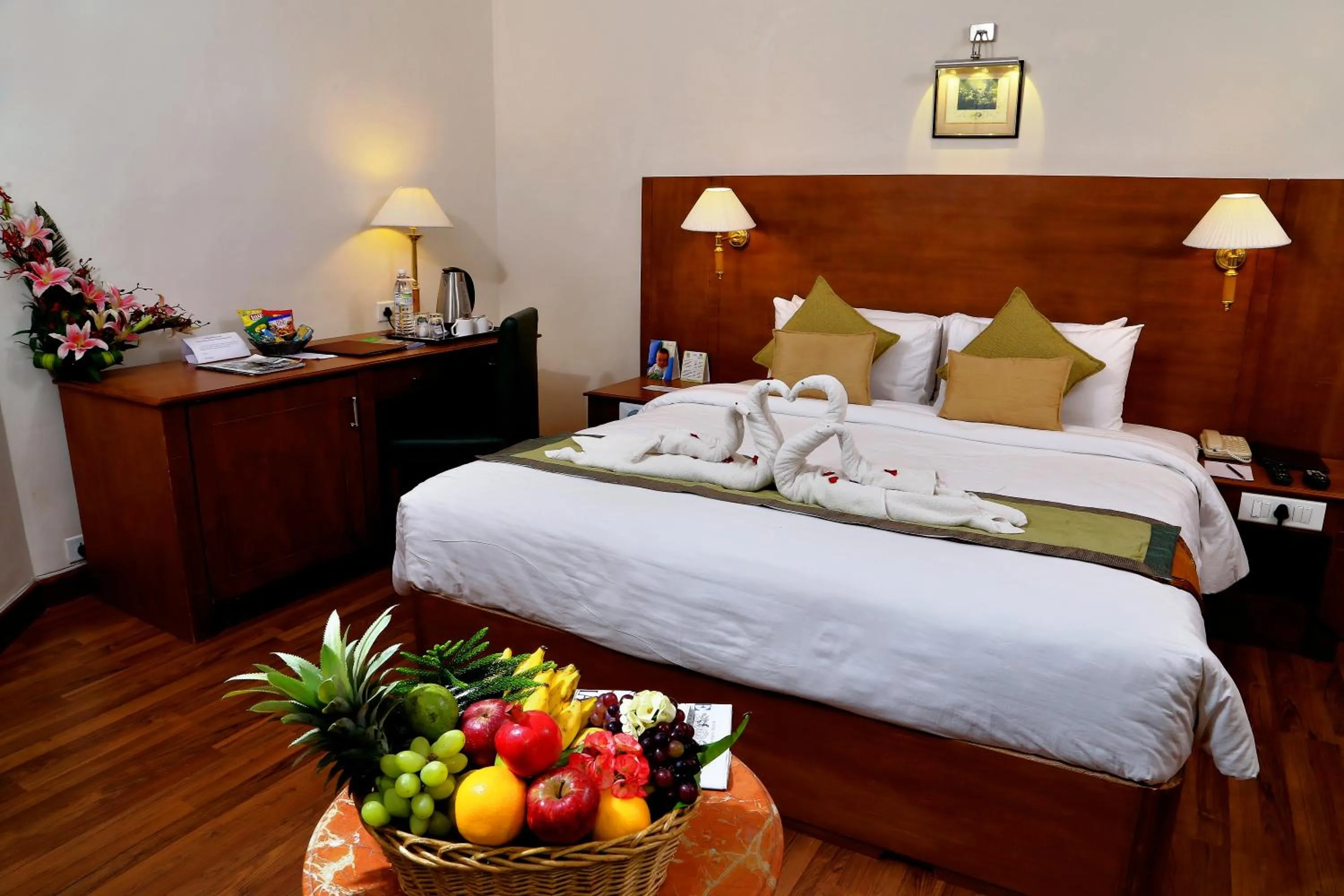 Shower, Bed in Gokulam Park