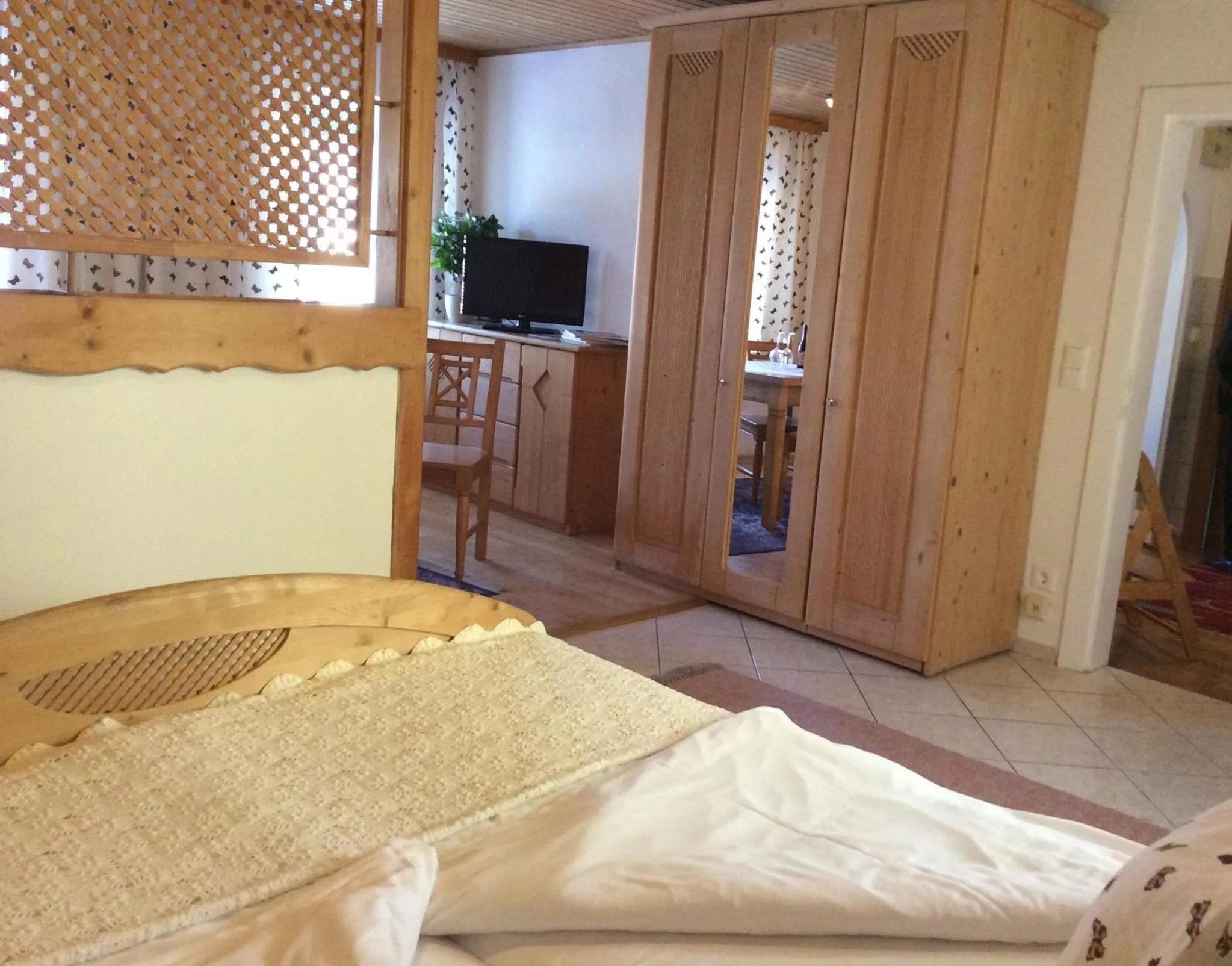 Photo of the whole room, Bed in Gasthof zum Goldenen Anker