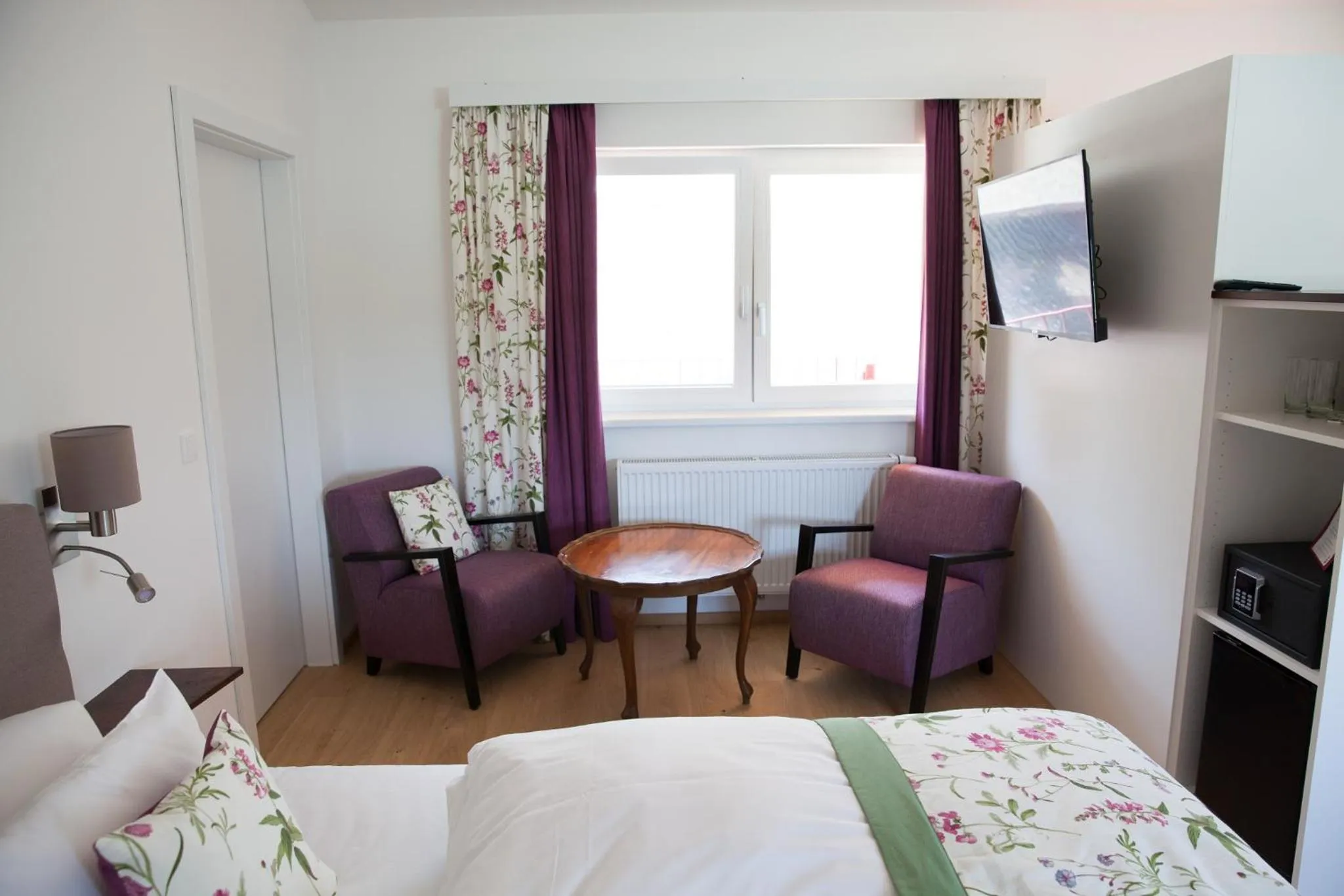 Photo of the whole room, Bed in Gasthof zum Goldenen Anker