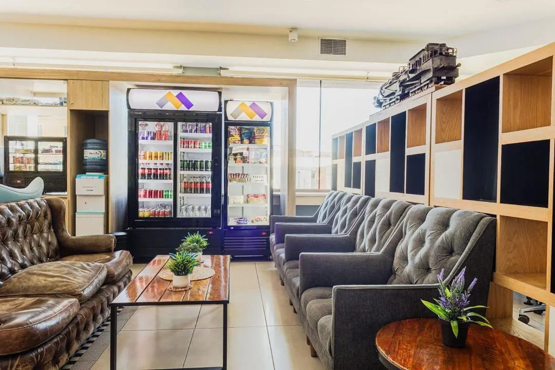 Communal lounge/ TV room in Hotel Modular Express Calama