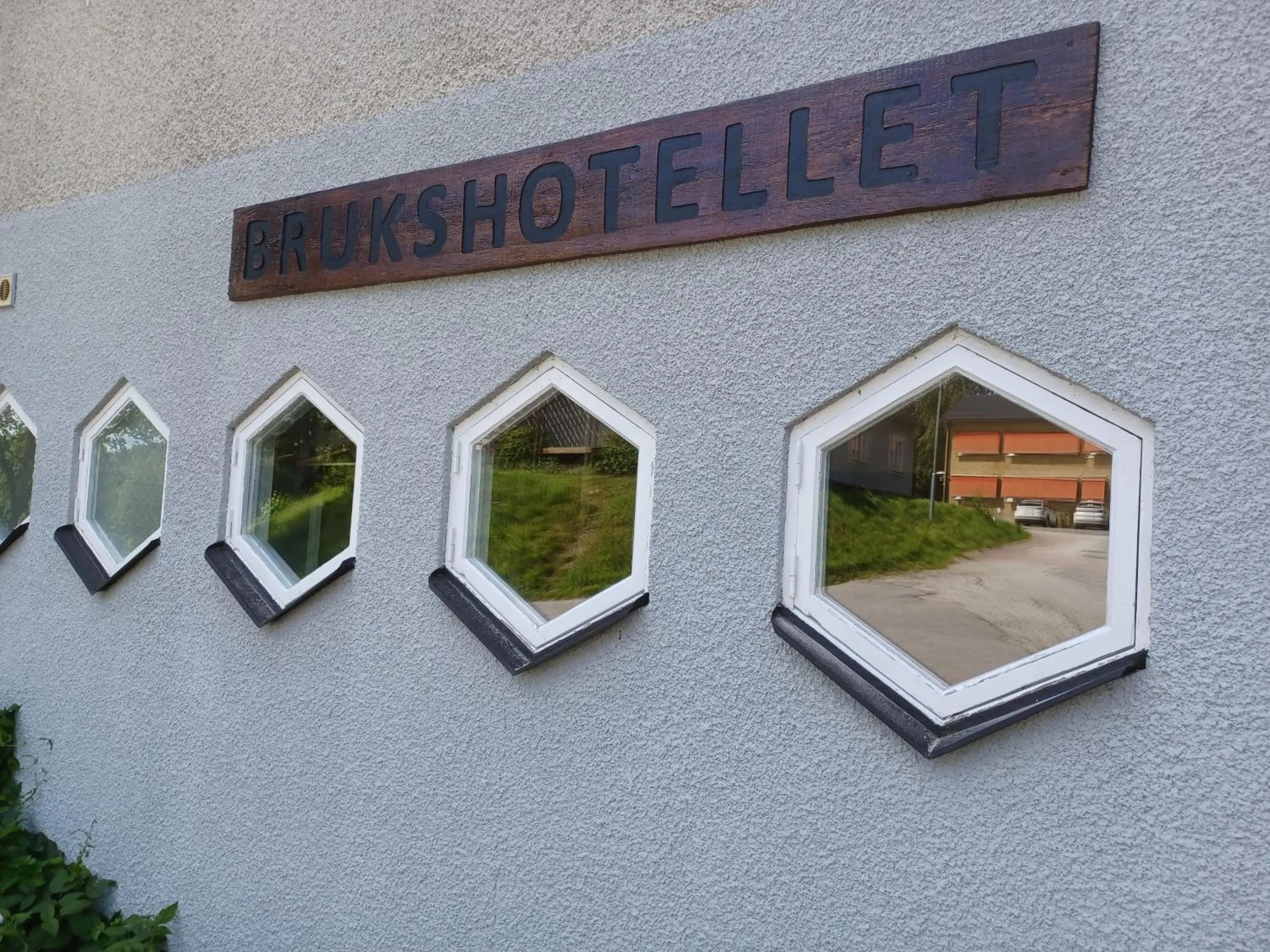 Property logo or sign in Brukshotellet Skinnsberg