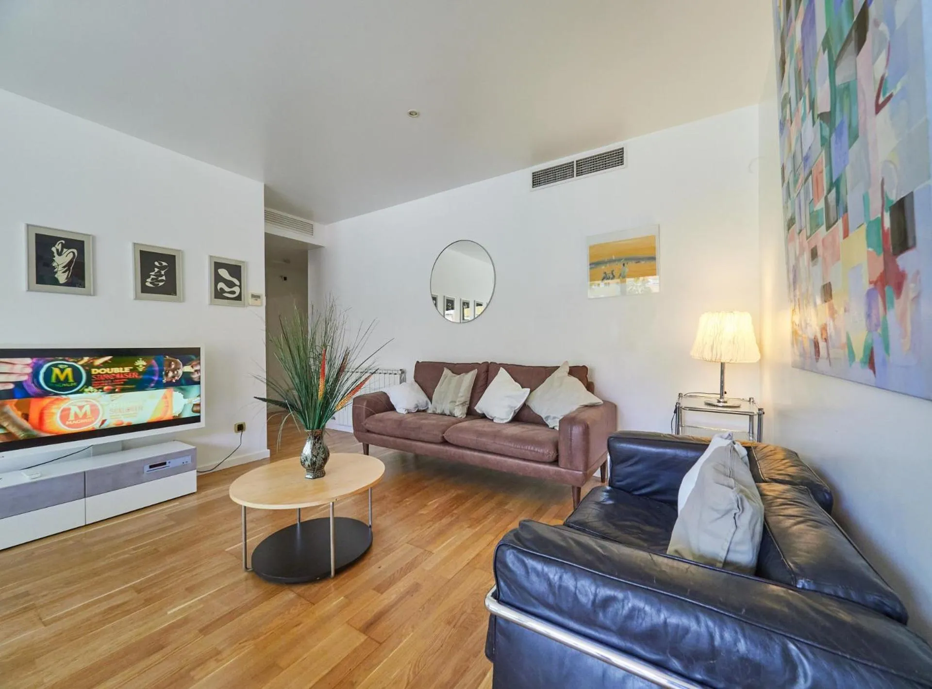 TV and multimedia in BarcelonaForRent Vila Olimpica Pool Suites