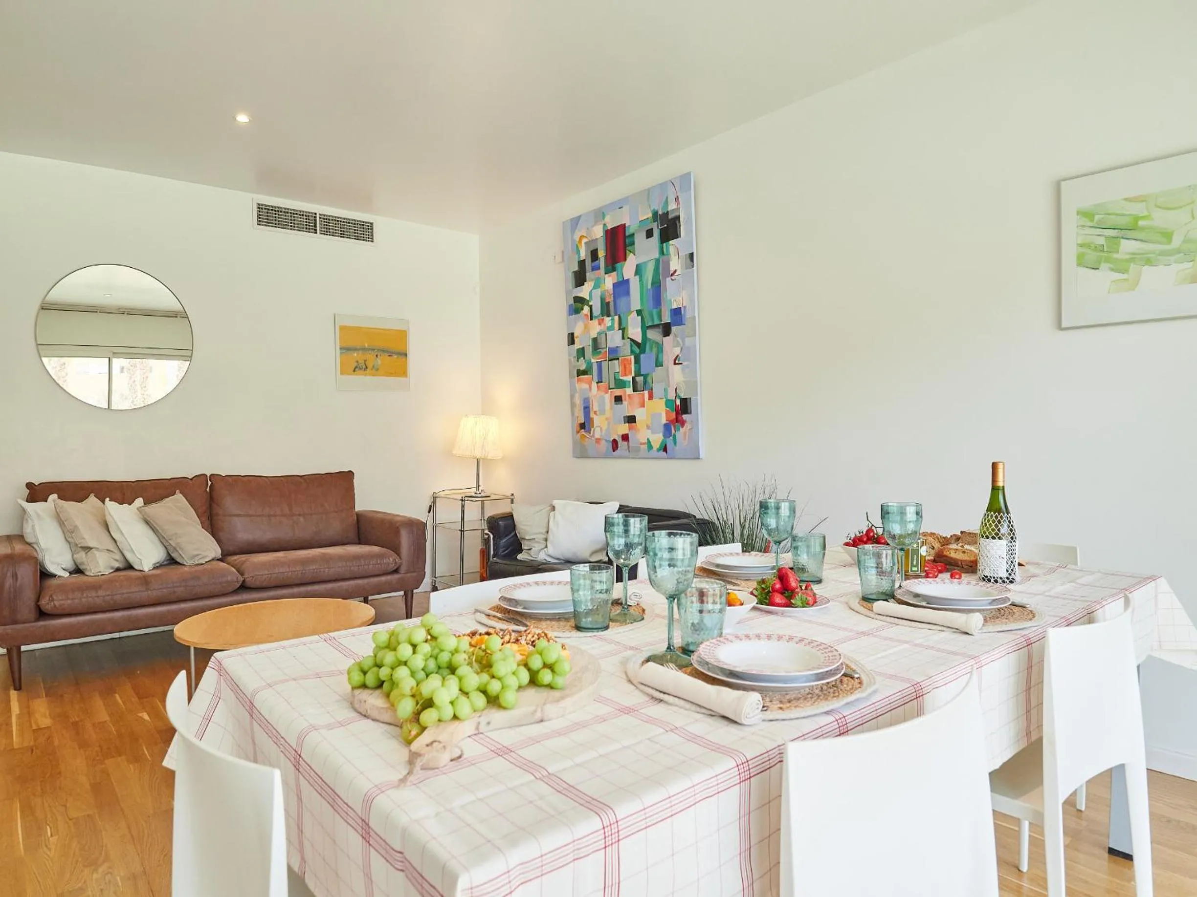 Dining area in BarcelonaForRent Vila Olimpica Pool Suites