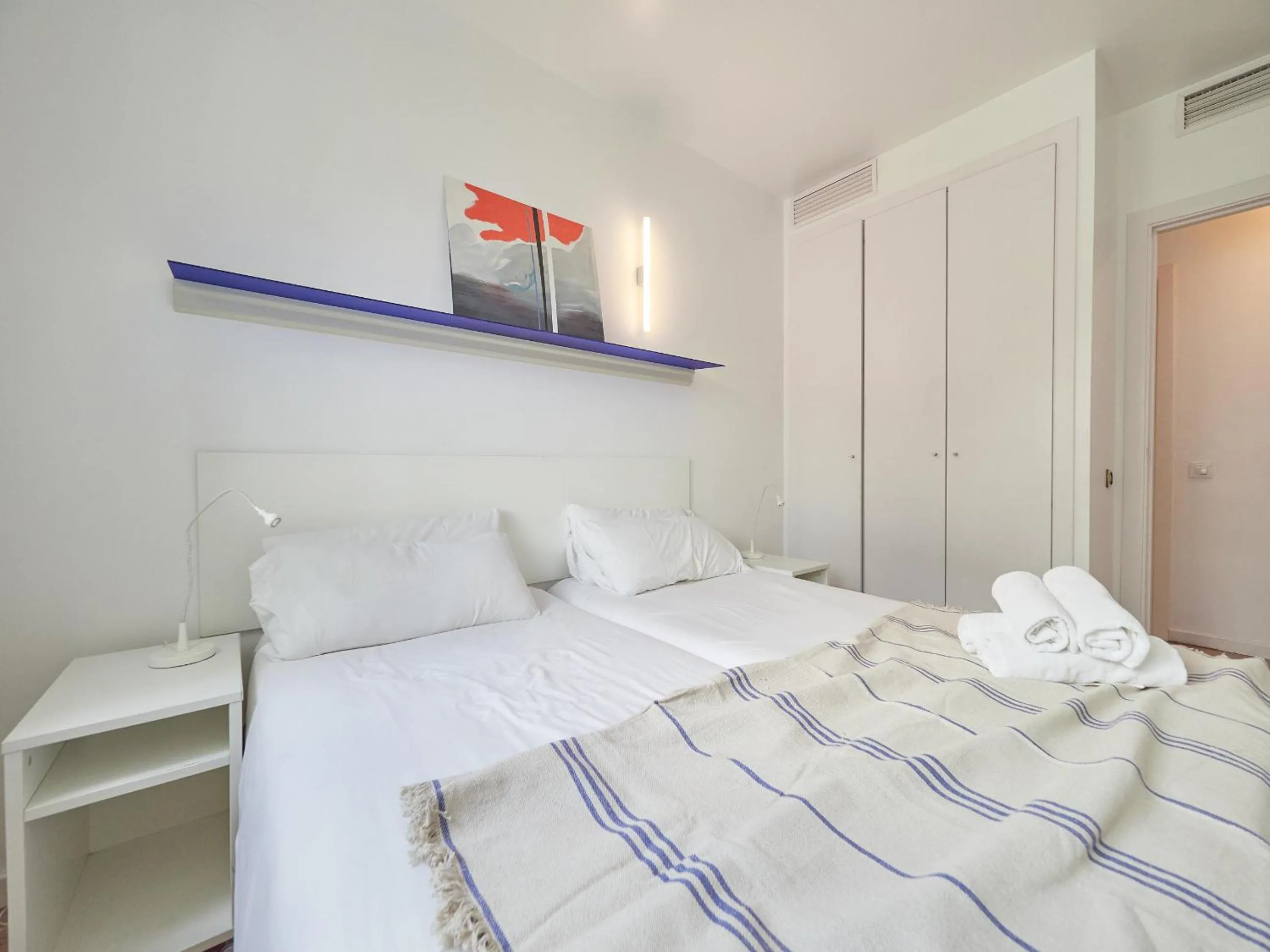 Bed in BarcelonaForRent Vila Olimpica Pool Suites