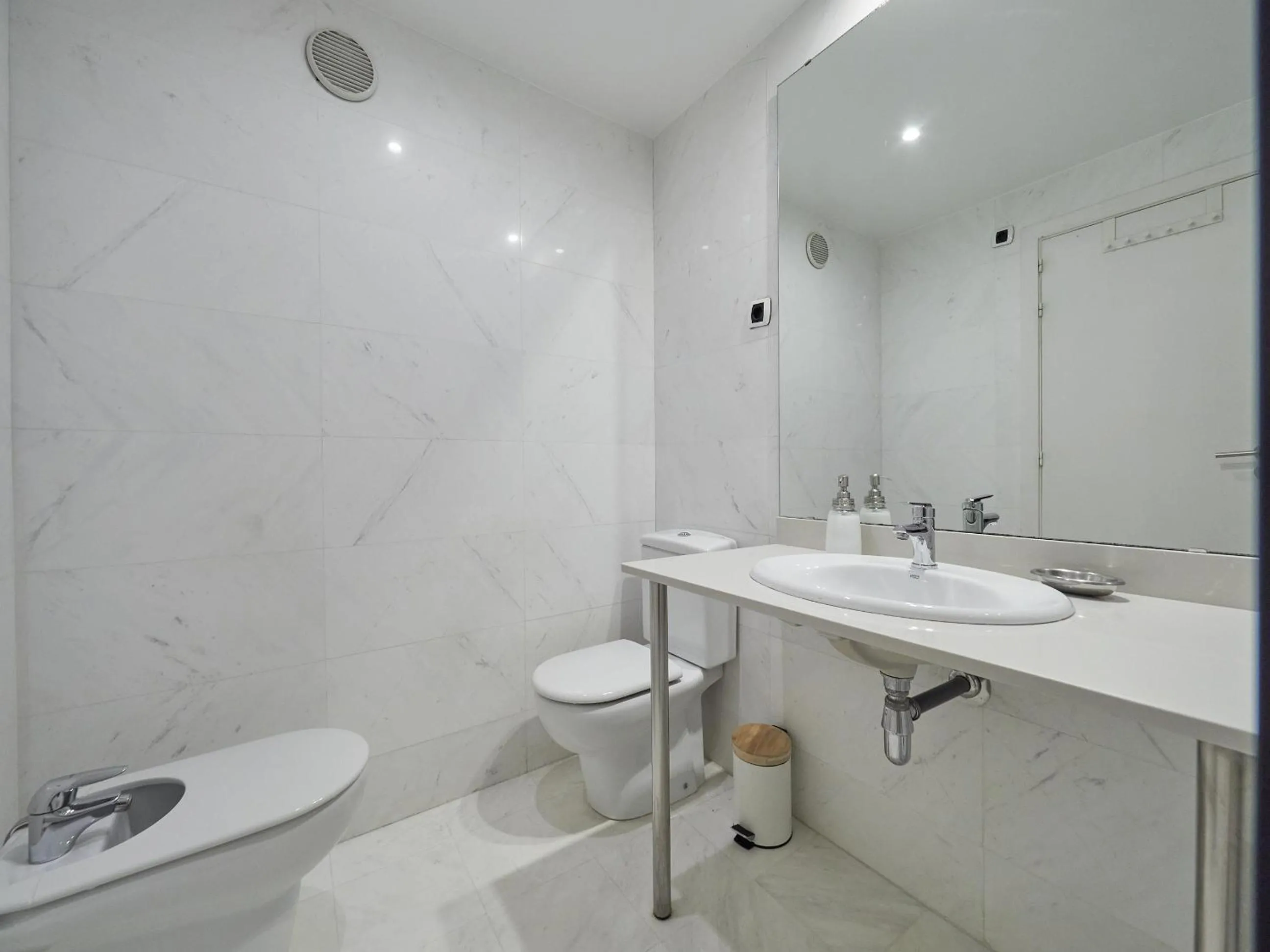 Bathroom in BarcelonaForRent Vila Olimpica Pool Suites