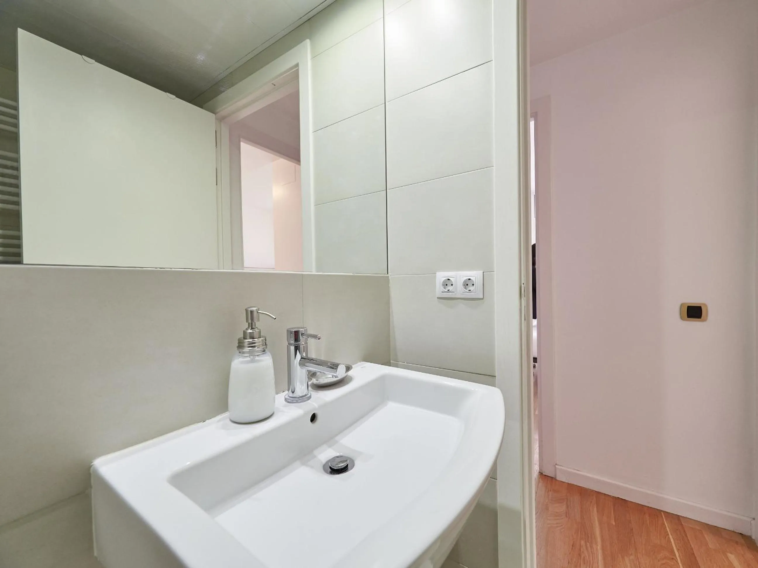 Bathroom in BarcelonaForRent Vila Olimpica Pool Suites