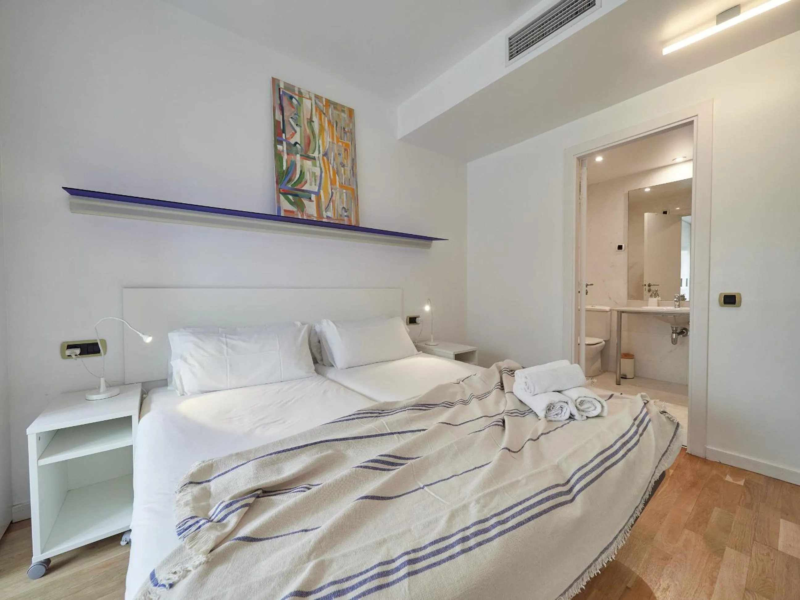 Bed in BarcelonaForRent Vila Olimpica Pool Suites